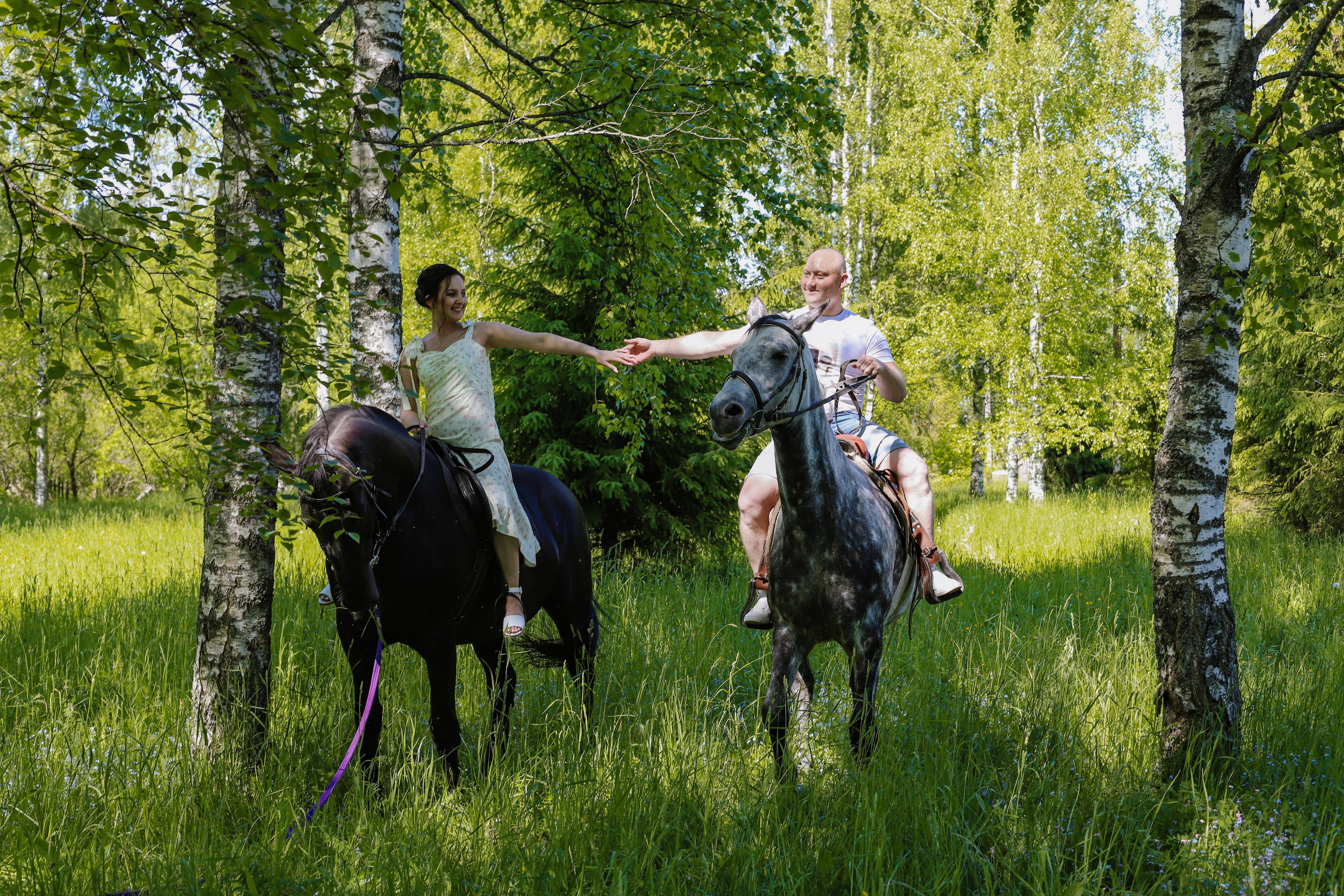 Старая Ладога с лошадью Катя и Сергей. Фотограф и Видеограф в Санкт-Петербурге Алиса Шандрик