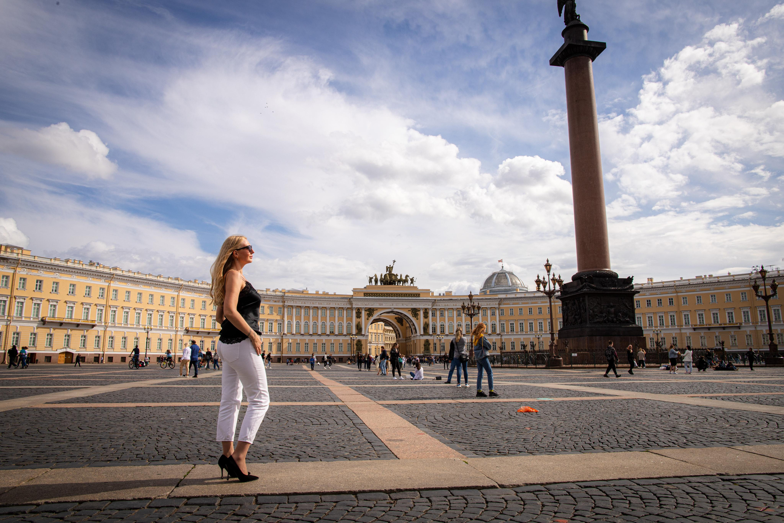 Марина и Сергей прогулка по достопримечательностям СПб. Фотограф и Видеограф в Санкт-Петербурге Алиса Шандрик