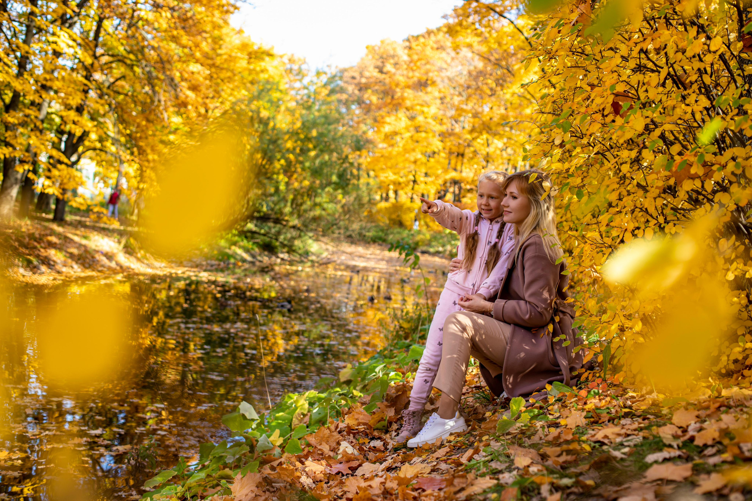 Осень. Парк победы Аня с Лерой. Фотограф и Видеограф в Санкт-Петербурге Алиса Шандрик