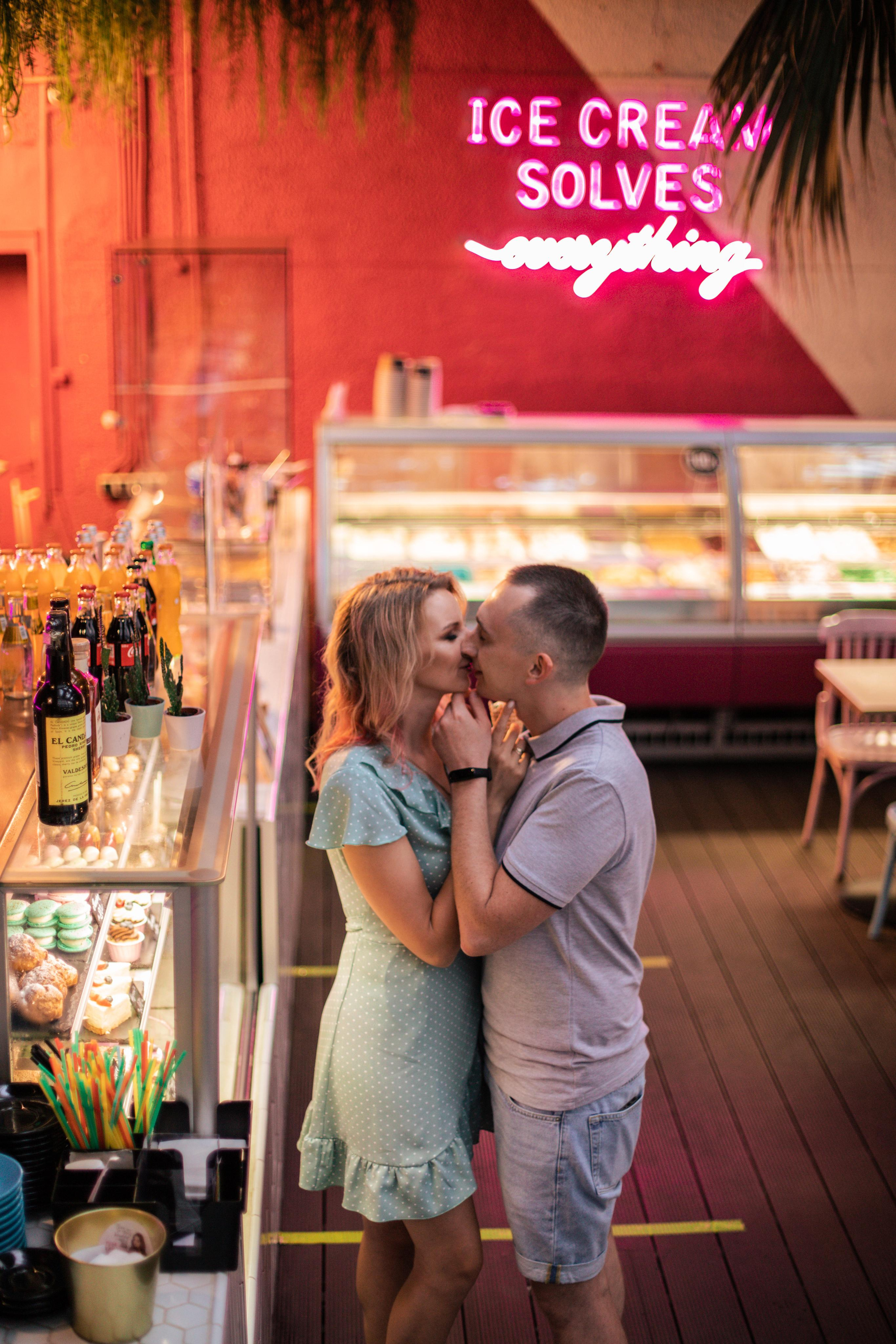 Катя с супругом Петроградка + Шоколад бар. Фотограф и Видеограф в Санкт-Петербурге Алиса Шандрик
