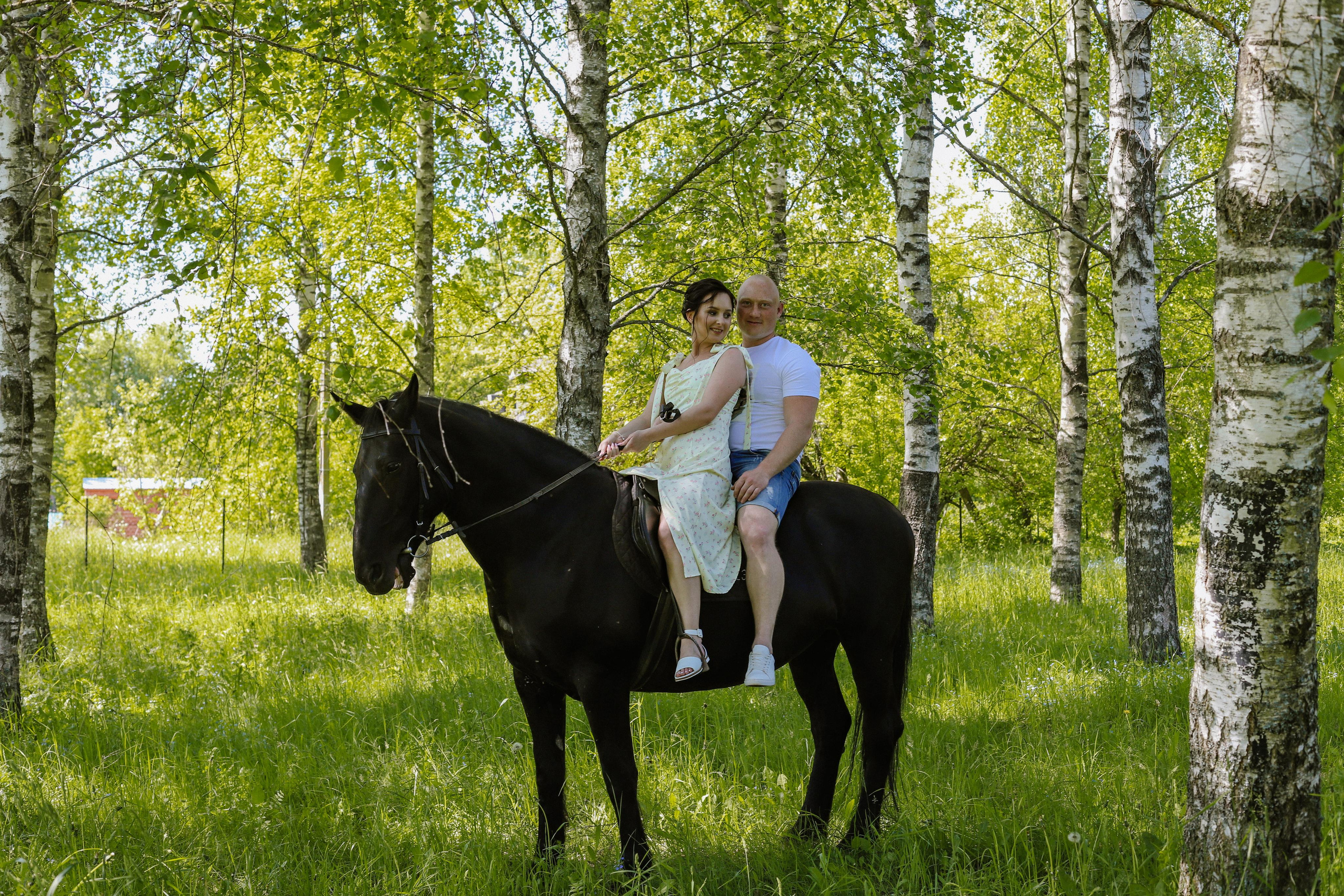Старая Ладога с лошадью Катя и Сергей. Фотограф и Видеограф в Санкт-Петербурге Алиса Шандрик