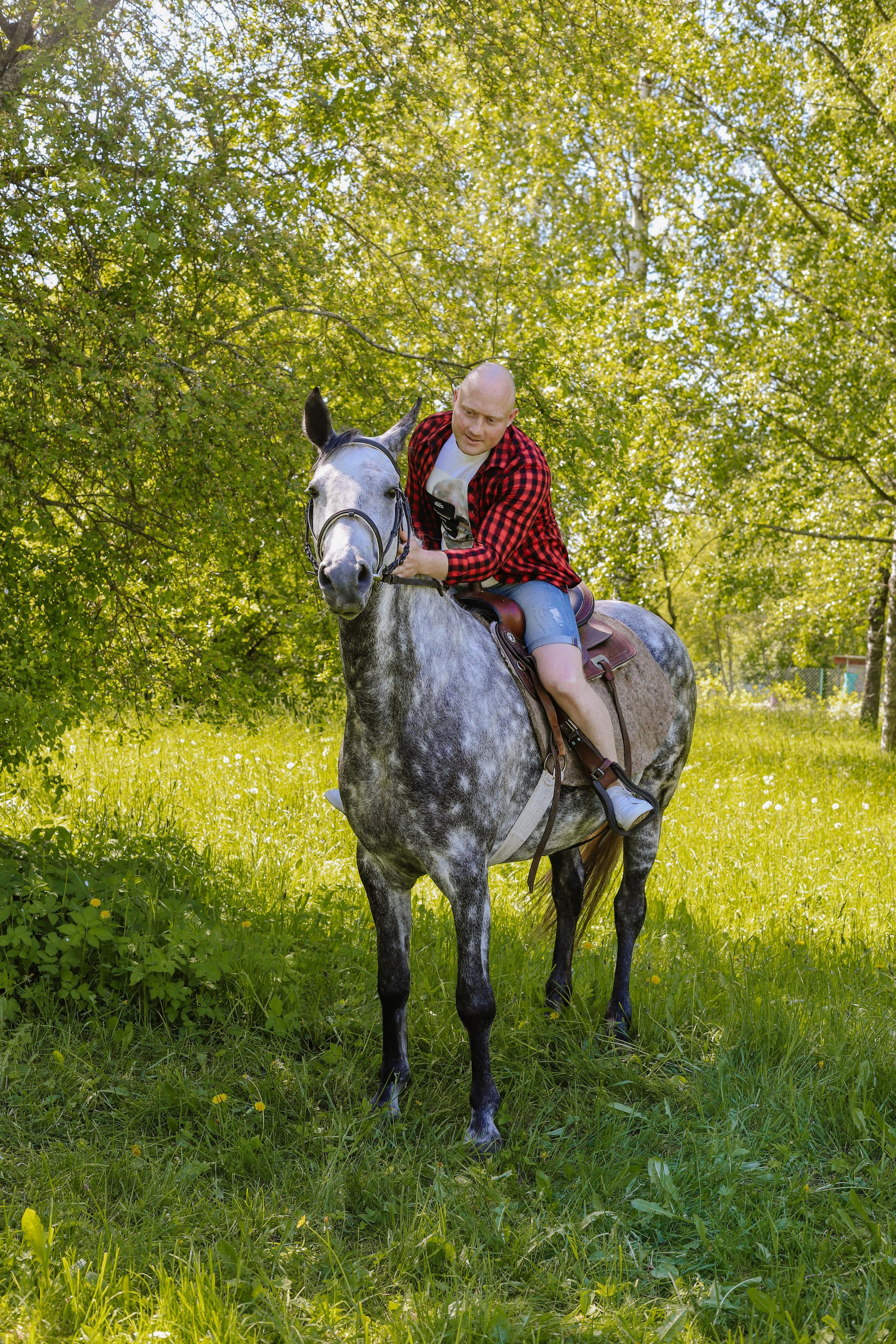 Старая Ладога с лошадью Катя и Сергей. Фотограф и Видеограф в Санкт-Петербурге Алиса Шандрик