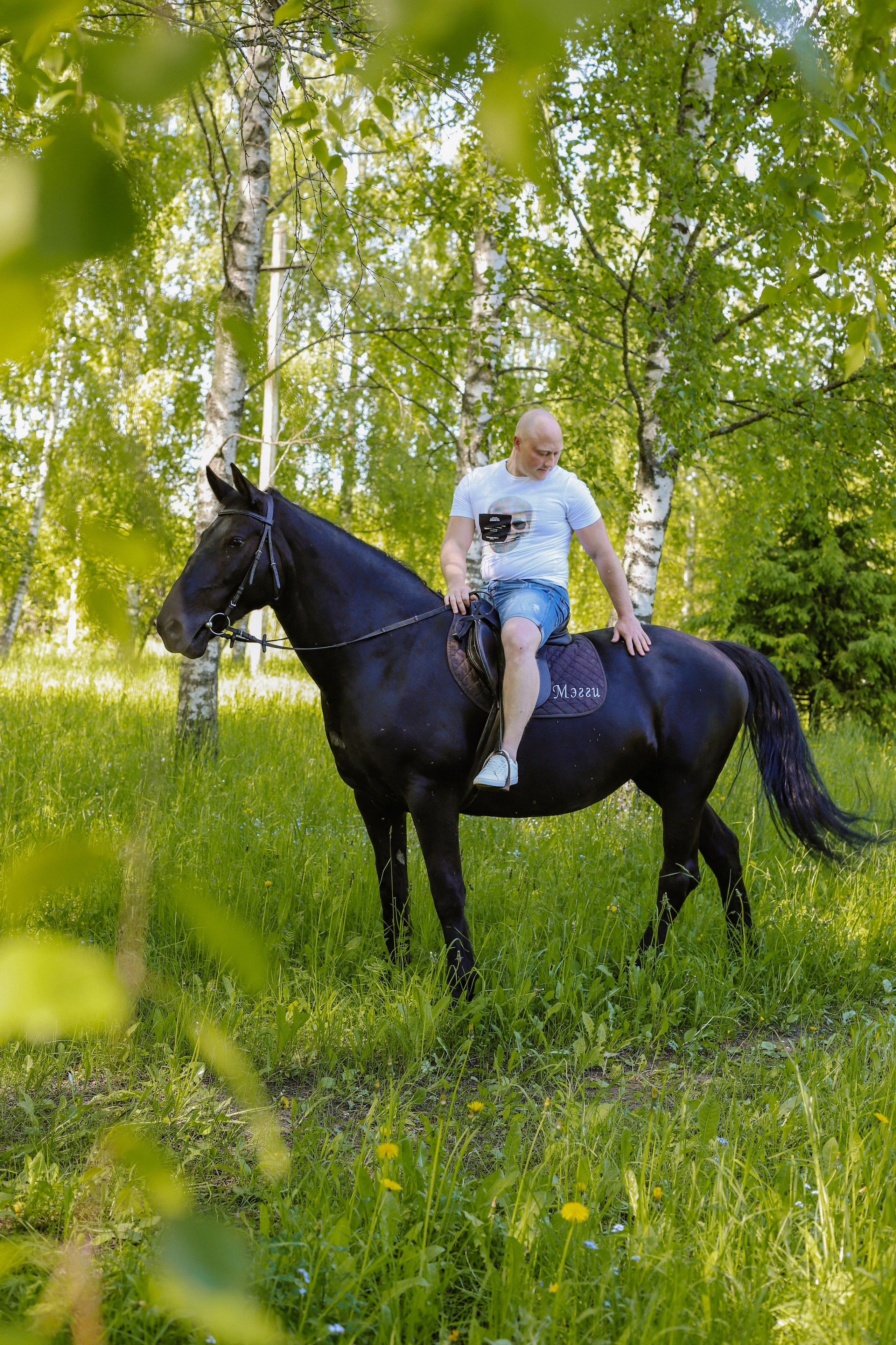 Старая Ладога с лошадью Катя и Сергей. Фотограф и Видеограф в Санкт-Петербурге Алиса Шандрик