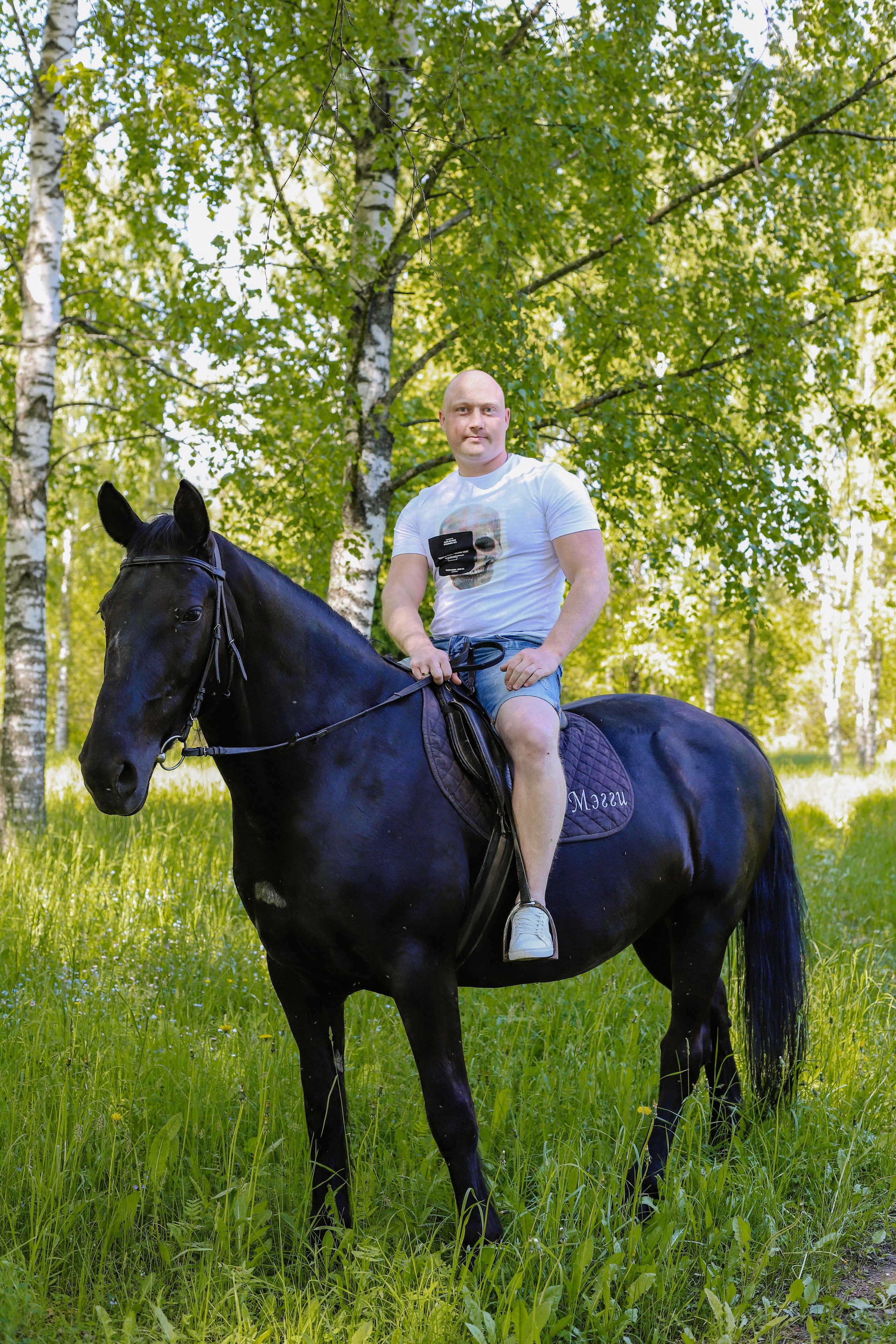 Старая Ладога с лошадью Катя и Сергей. Фотограф и Видеограф в Санкт-Петербурге Алиса Шандрик