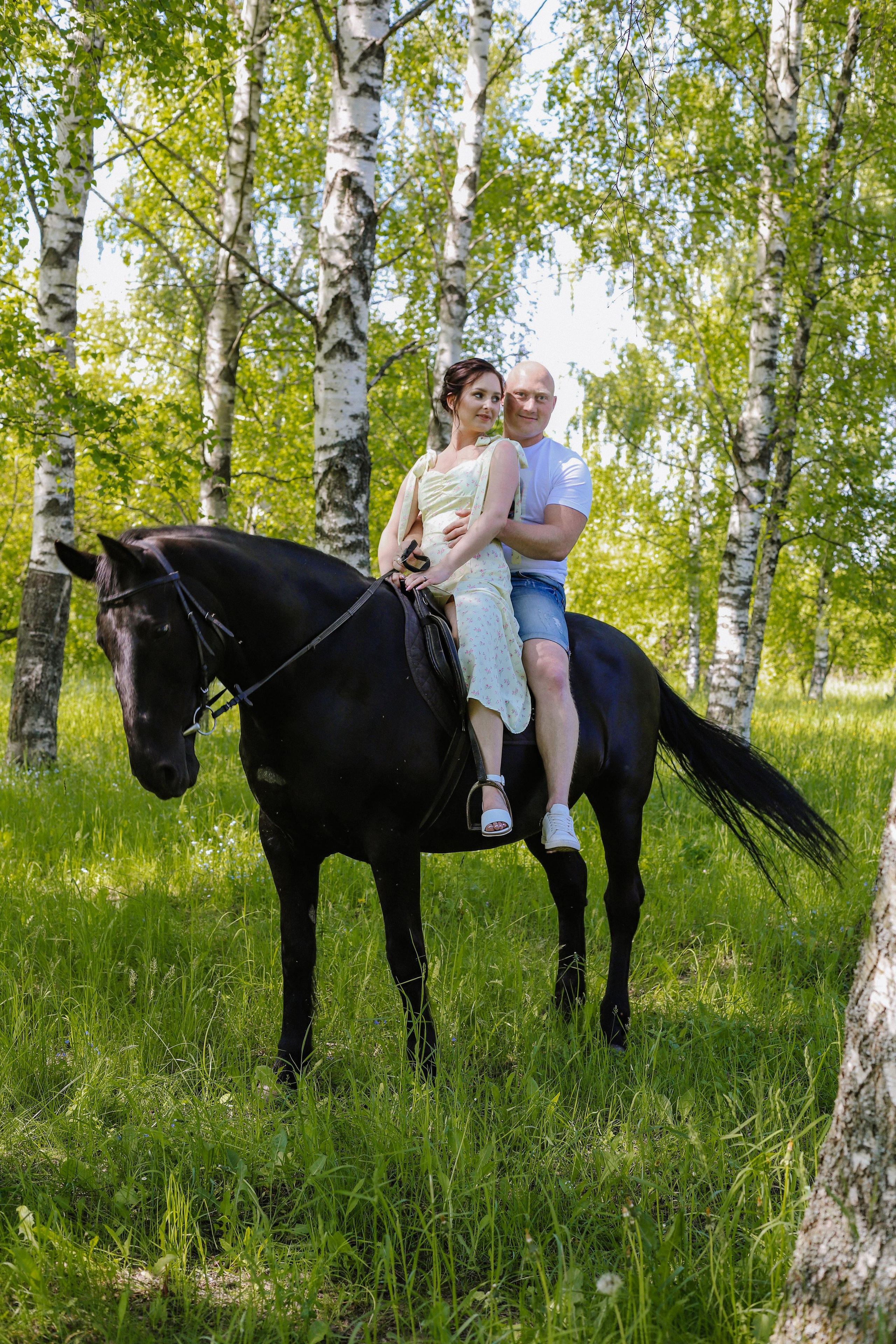 Старая Ладога с лошадью Катя и Сергей. Фотограф и Видеограф в Санкт-Петербурге Алиса Шандрик