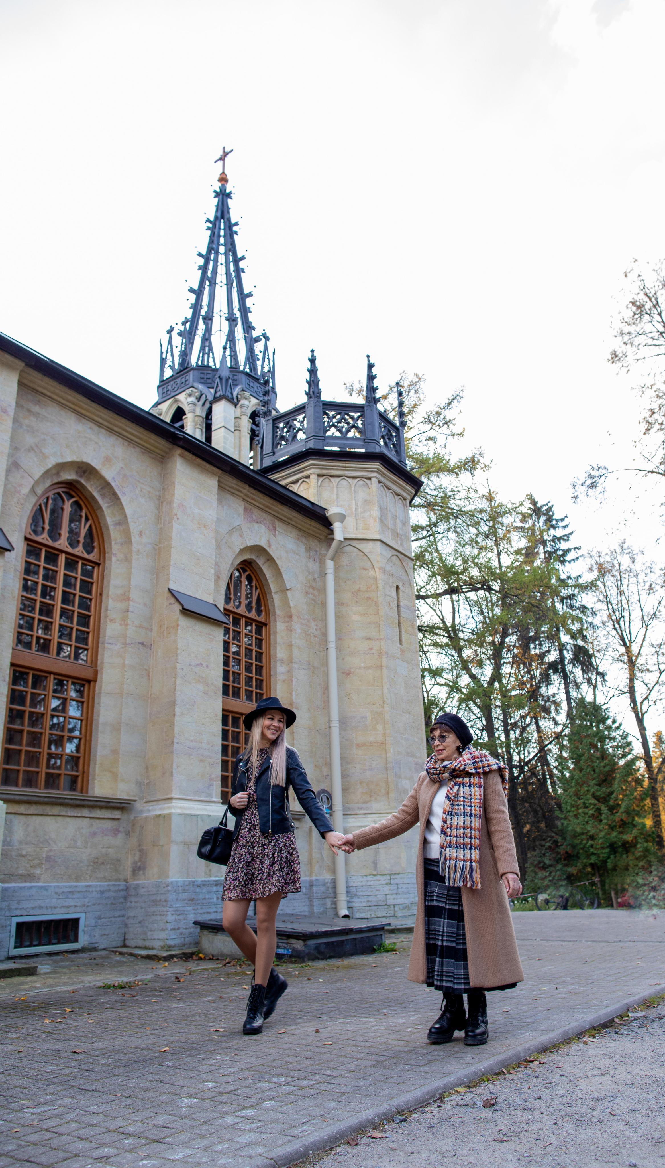 Аня с мамой Шуваловский парк. Фотограф и Видеограф в Санкт-Петербурге Алиса Шандрик