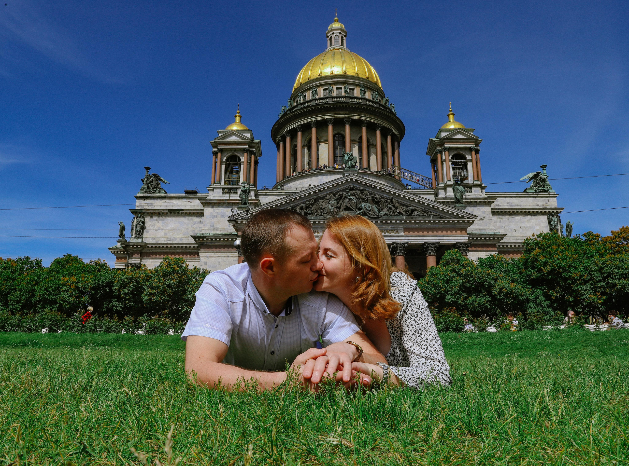 Татьяна с супругом Исакиеский собор + зеркальный дворик. Фотограф и Видеограф в Санкт-Петербурге Алиса Шандрик