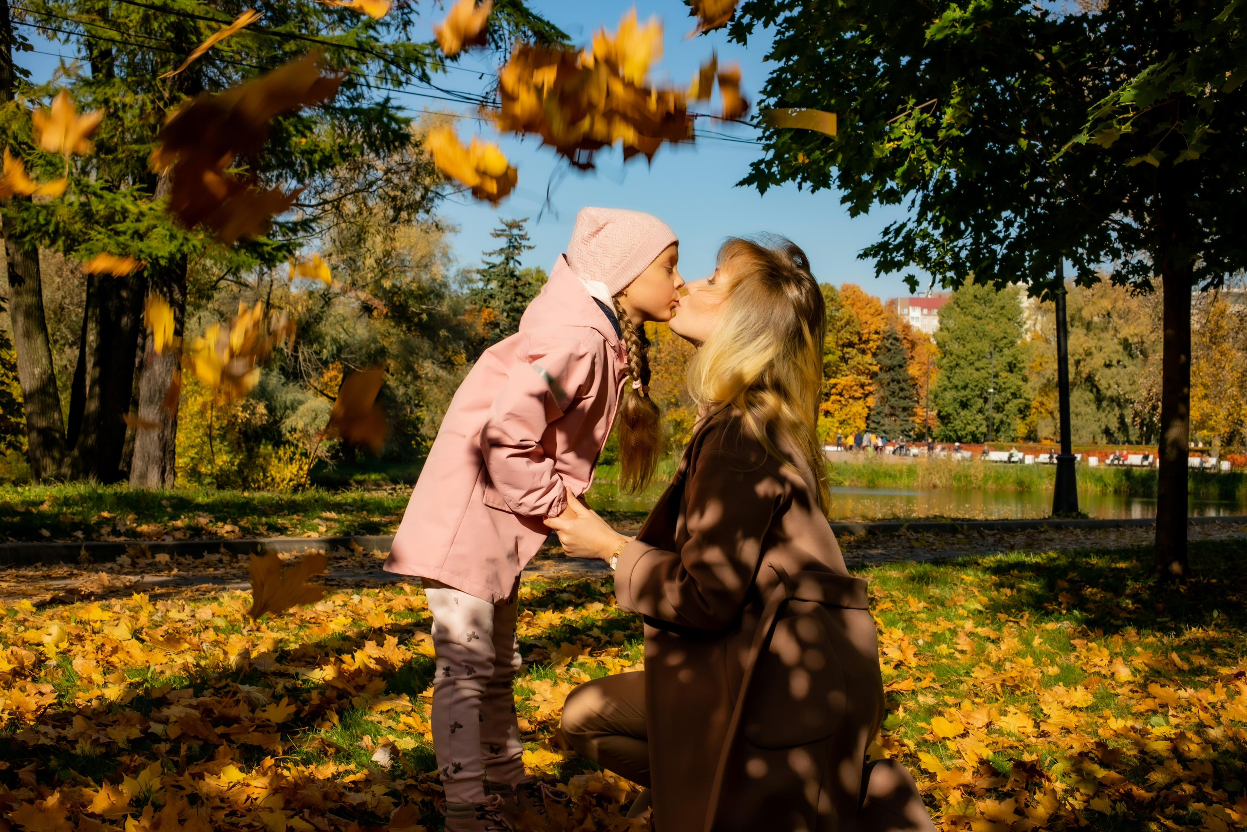 Осень. Парк победы Аня с Лерой. Фотограф и Видеограф в Санкт-Петербурге Алиса Шандрик