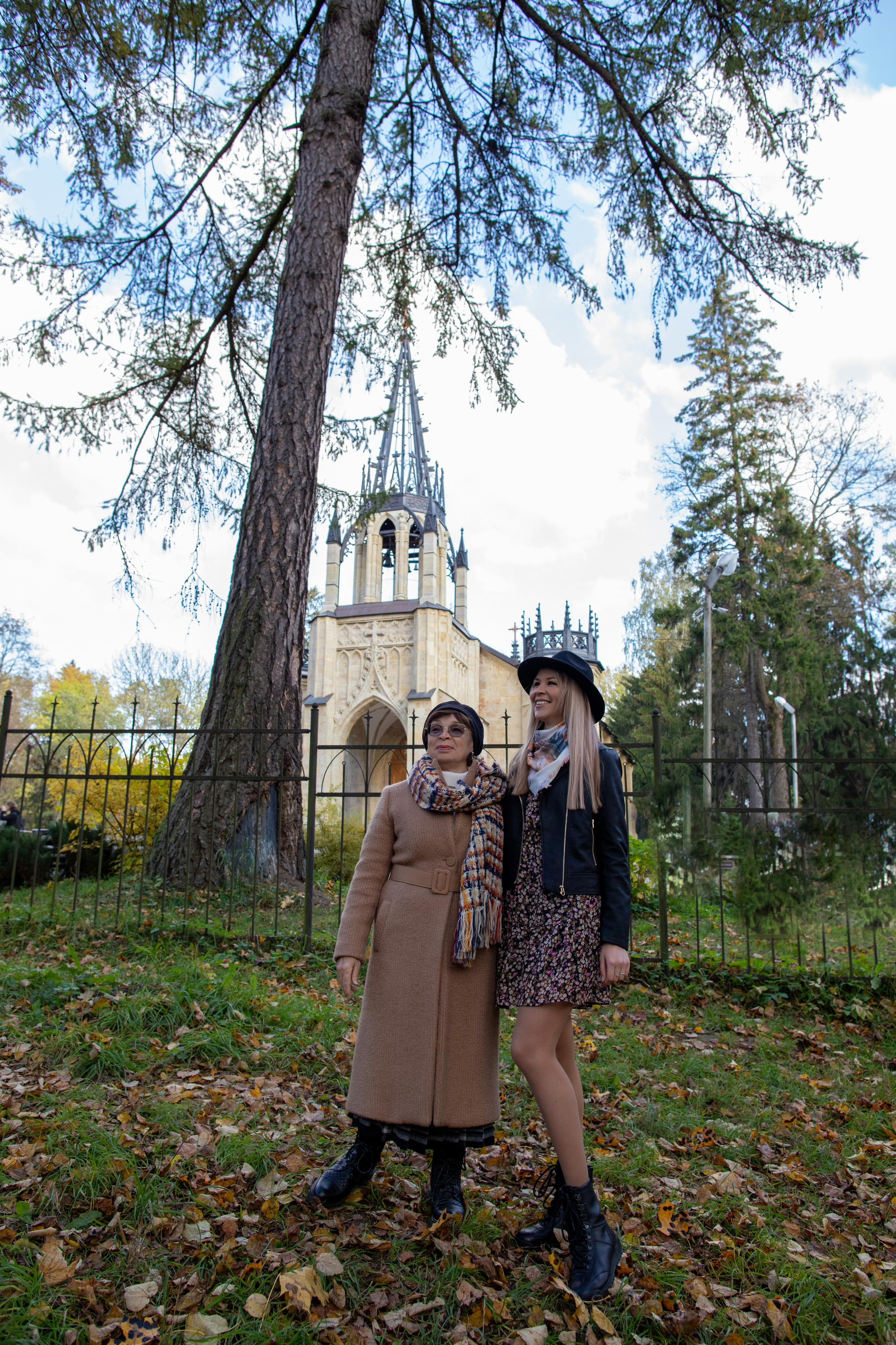 Аня с мамой Шуваловский парк. Фотограф и Видеограф в Санкт-Петербурге Алиса Шандрик