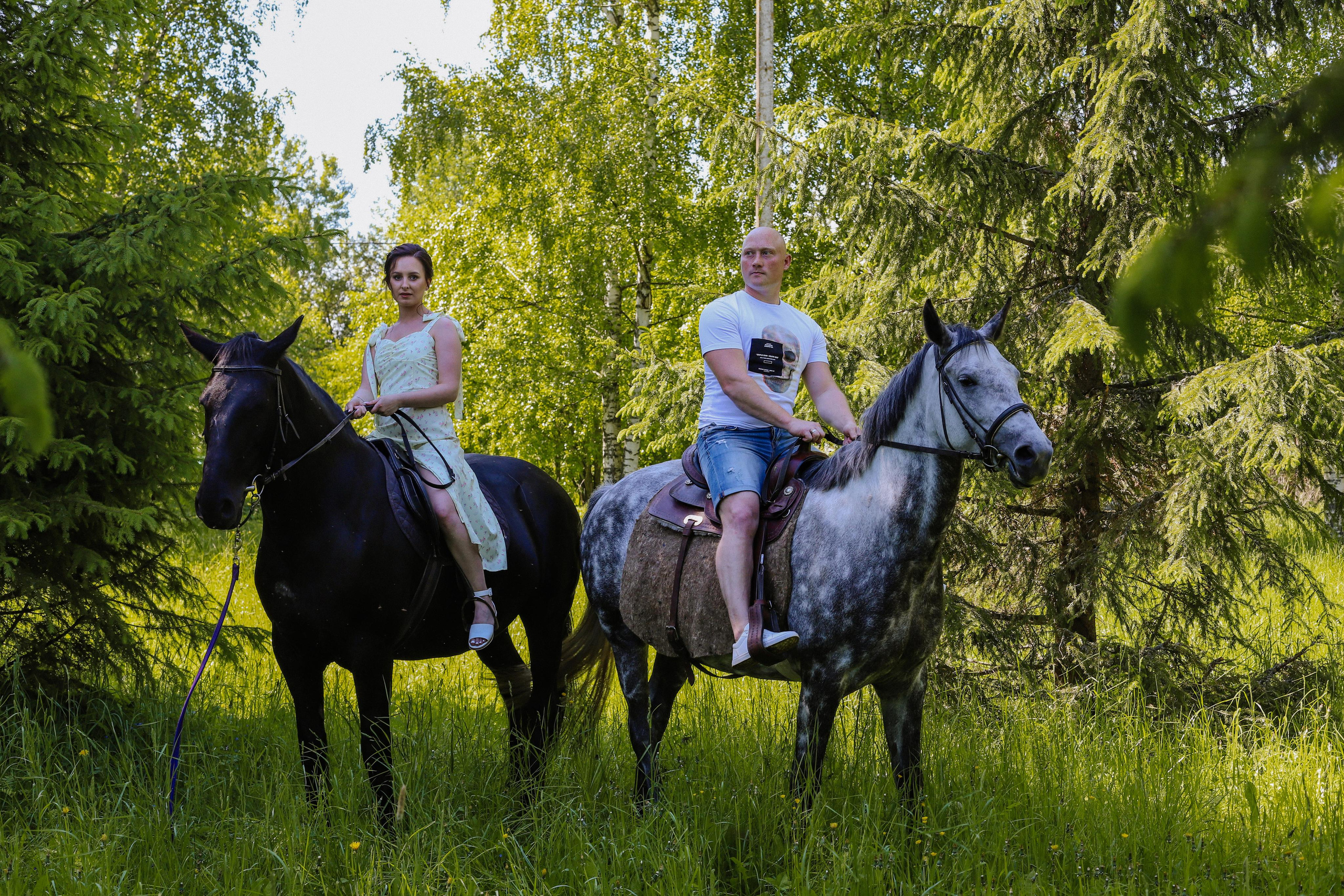 Старая Ладога с лошадью Катя и Сергей. Фотограф и Видеограф в Санкт-Петербурге Алиса Шандрик
