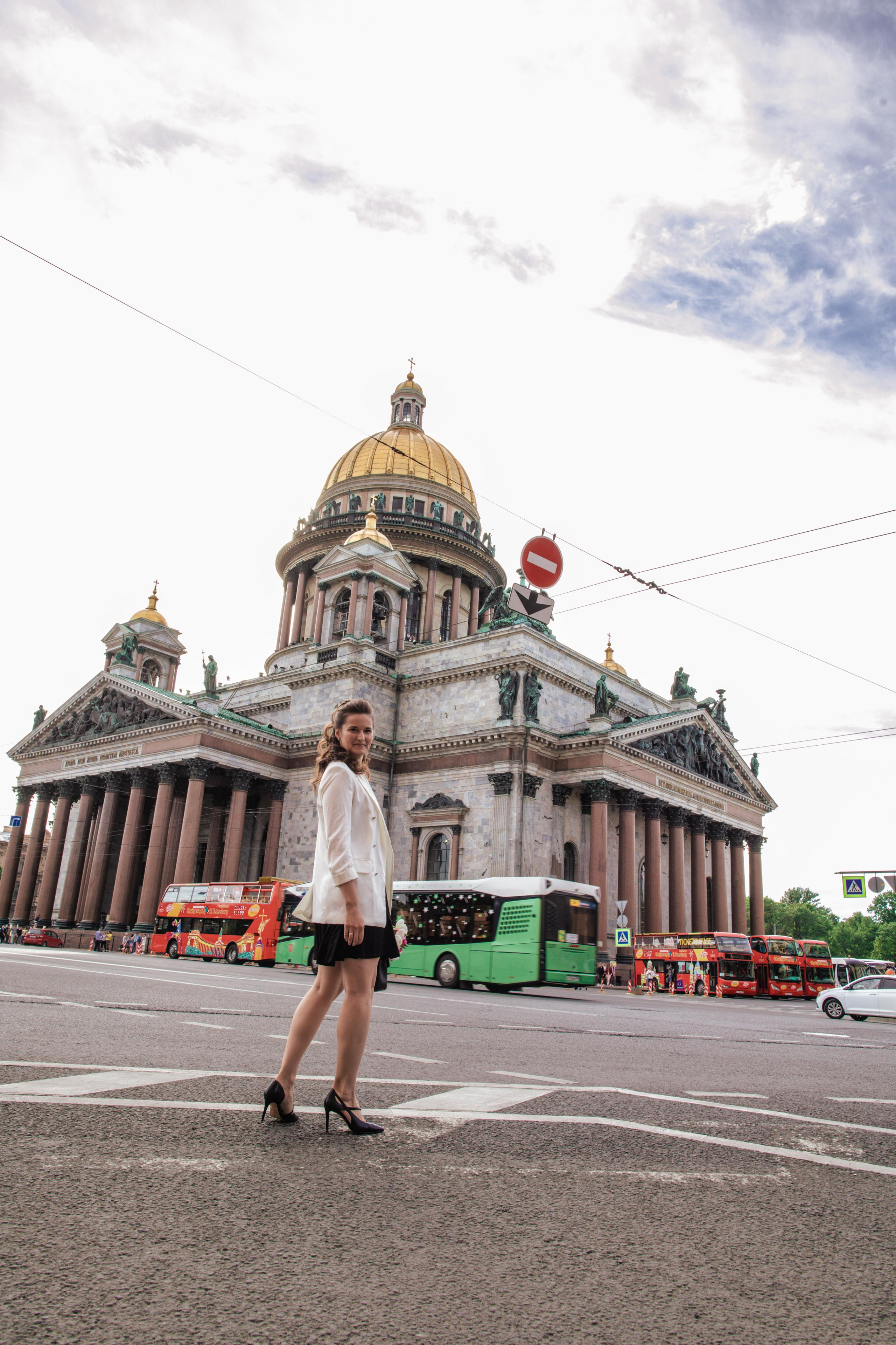Настя Исакиевский собор + зеркальный дворик. Фотограф и Видеограф в Санкт-Петербурге Алиса Шандрик