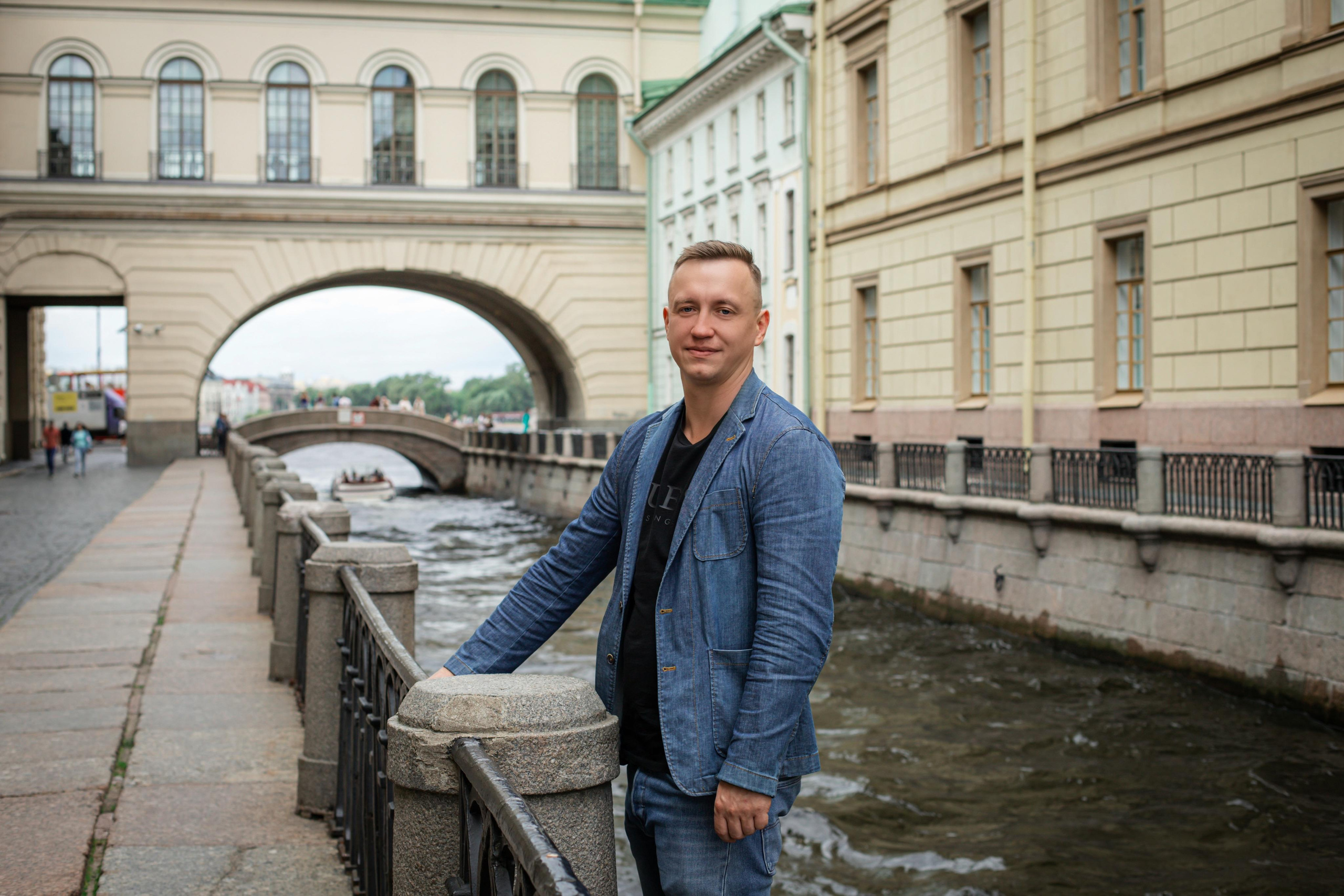 Марина и Сергей прогулка по достопримечательностям СПб. Фотограф и Видеограф в Санкт-Петербурге Алиса Шандрик