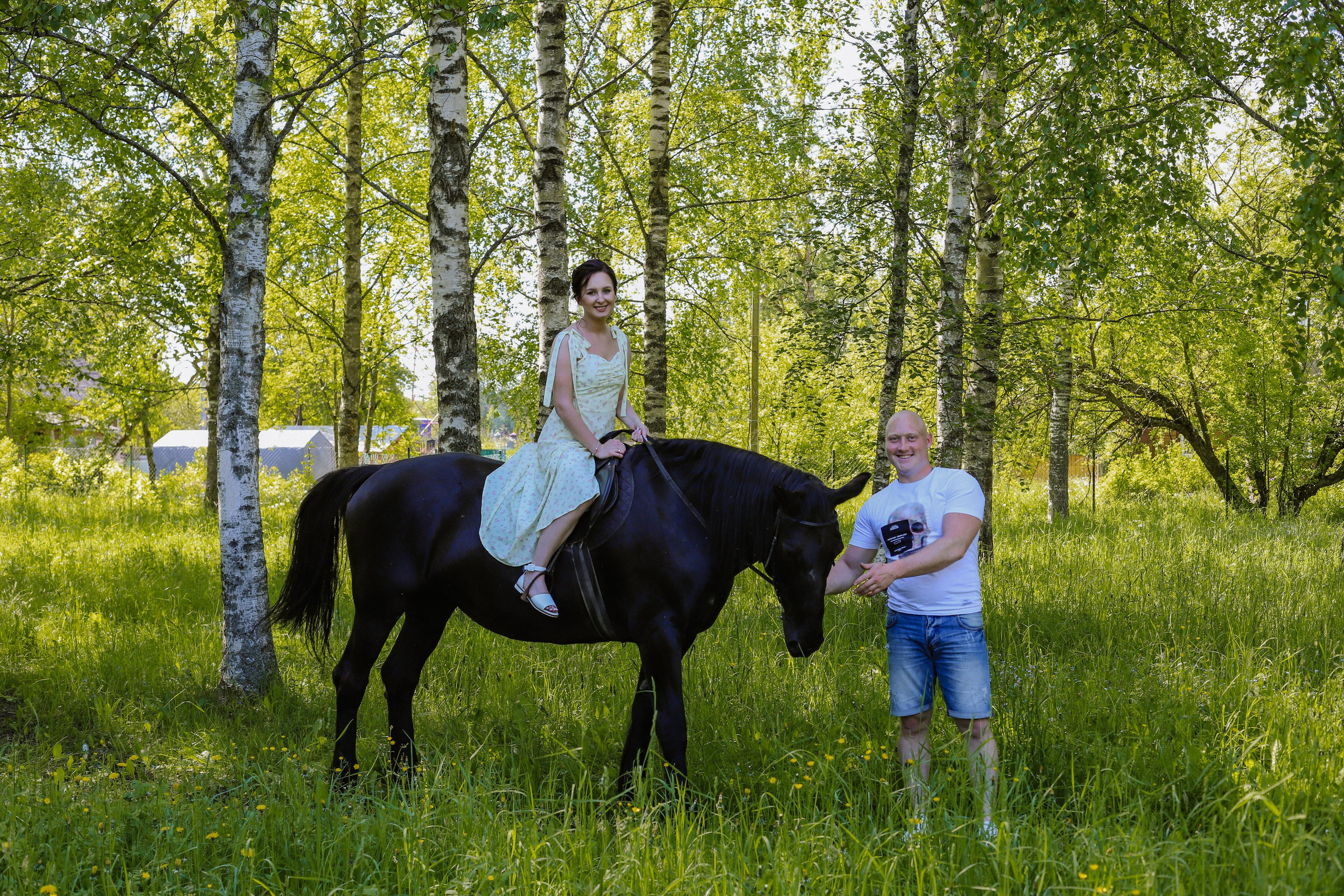 Старая Ладога с лошадью Катя и Сергей. Фотограф и Видеограф в Санкт-Петербурге Алиса Шандрик