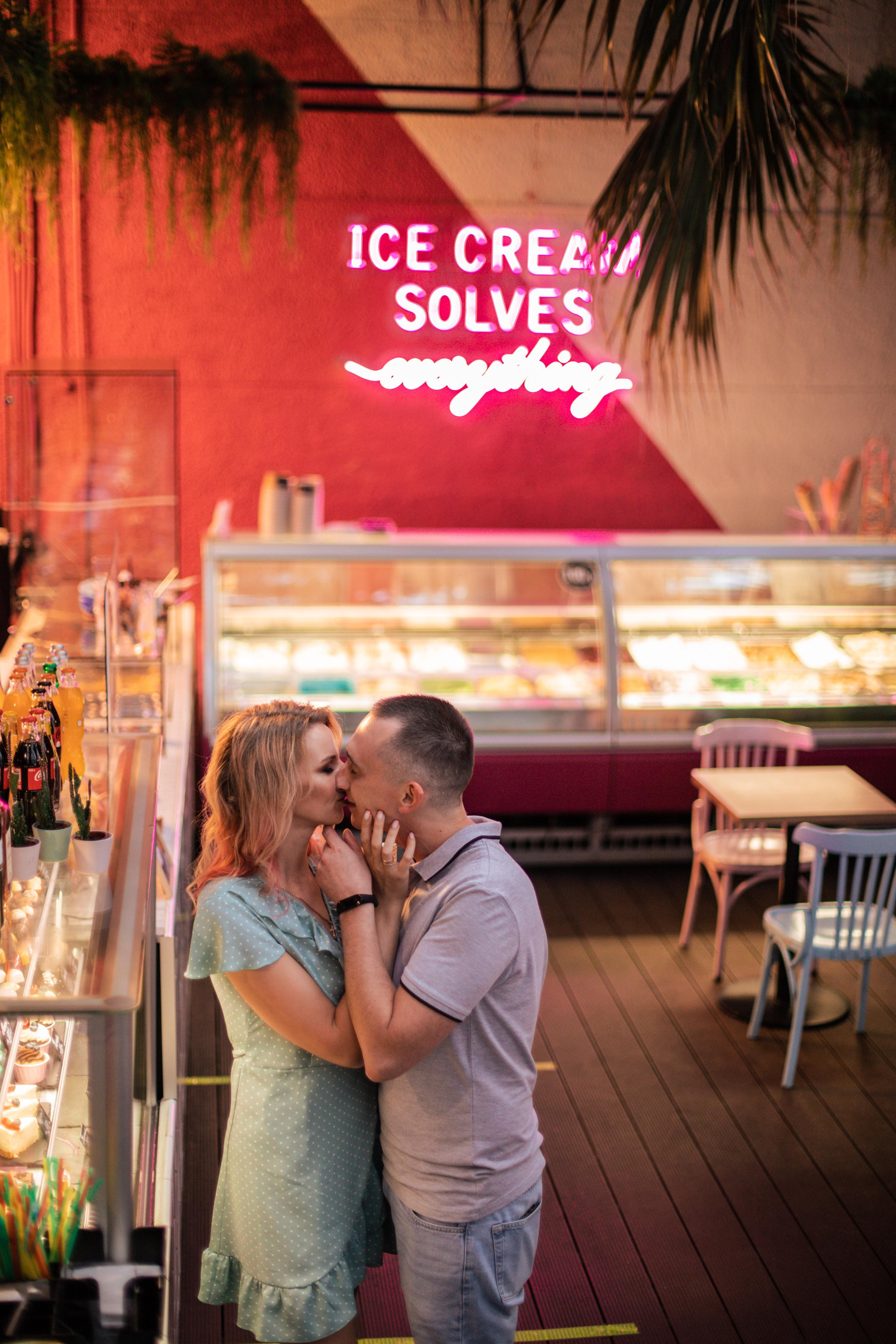 Катя с супругом Петроградка + Шоколад бар. Фотограф и Видеограф в Санкт-Петербурге Алиса Шандрик