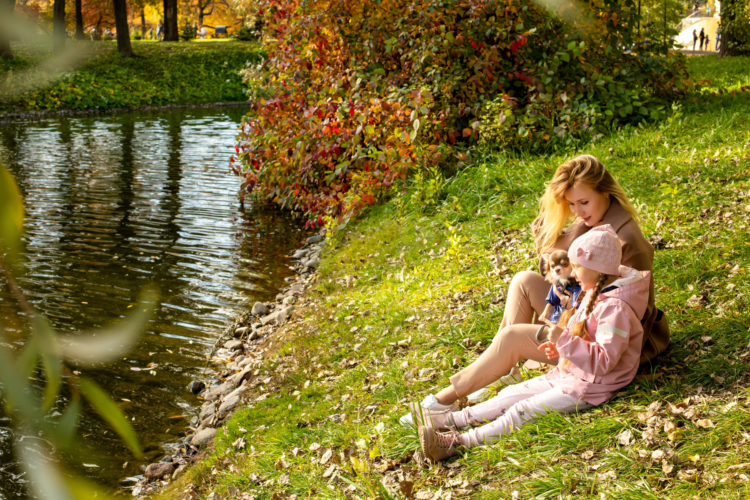 Осень. Парк победы Аня с Лерой. Фотограф и Видеограф в Санкт-Петербурге Алиса Шандрик