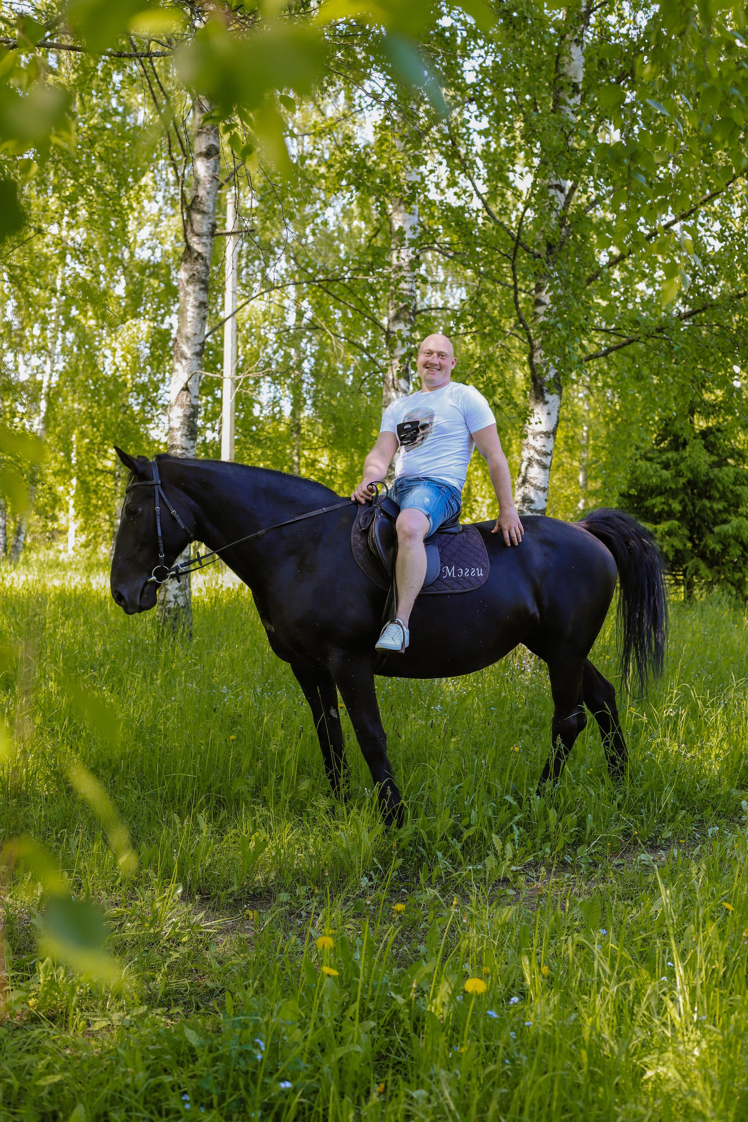 Старая Ладога с лошадью Катя и Сергей. Фотограф и Видеограф в Санкт-Петербурге Алиса Шандрик
