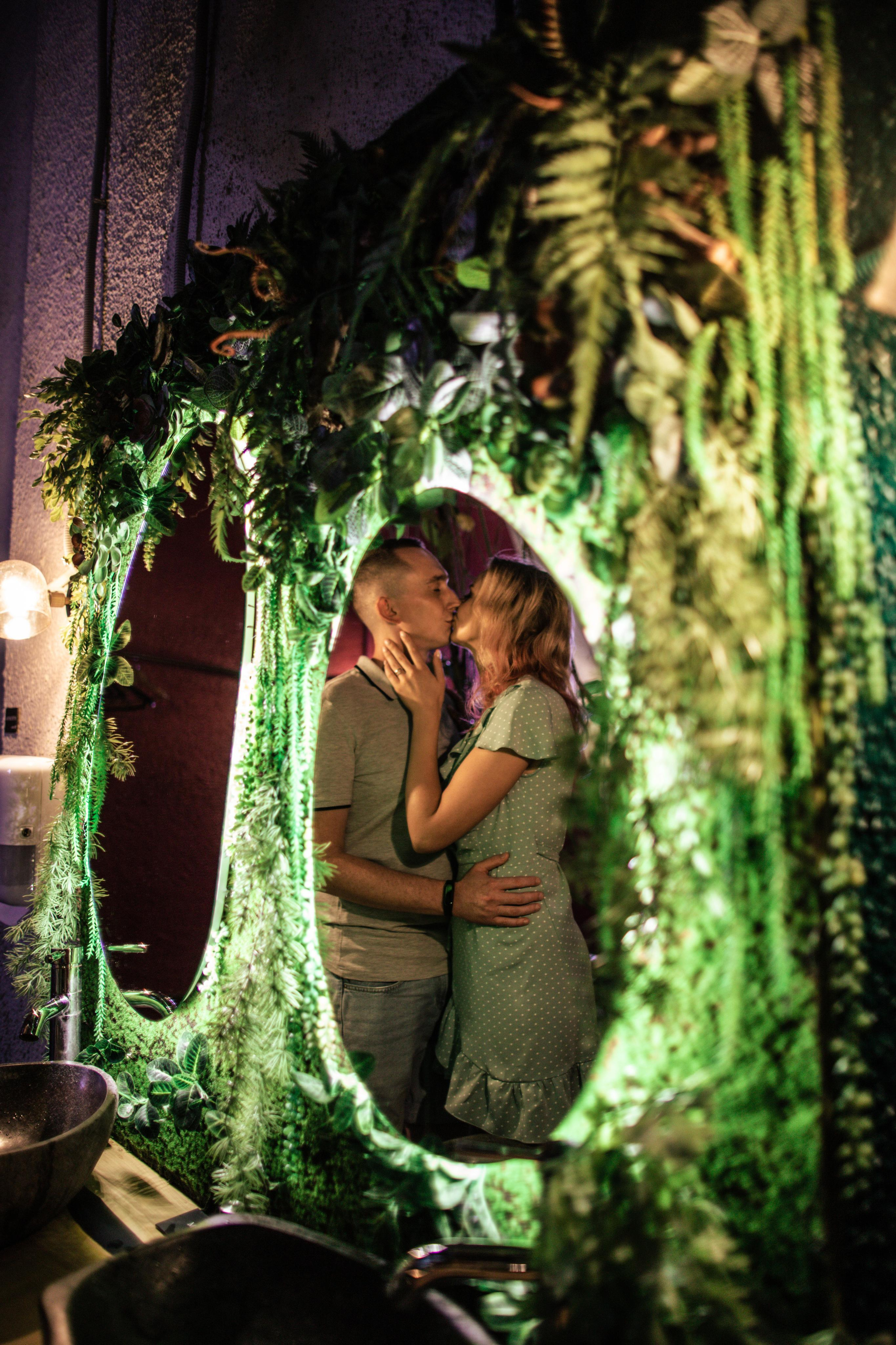 Катя с супругом Петроградка + Шоколад бар. Фотограф и Видеограф в Санкт-Петербурге Алиса Шандрик