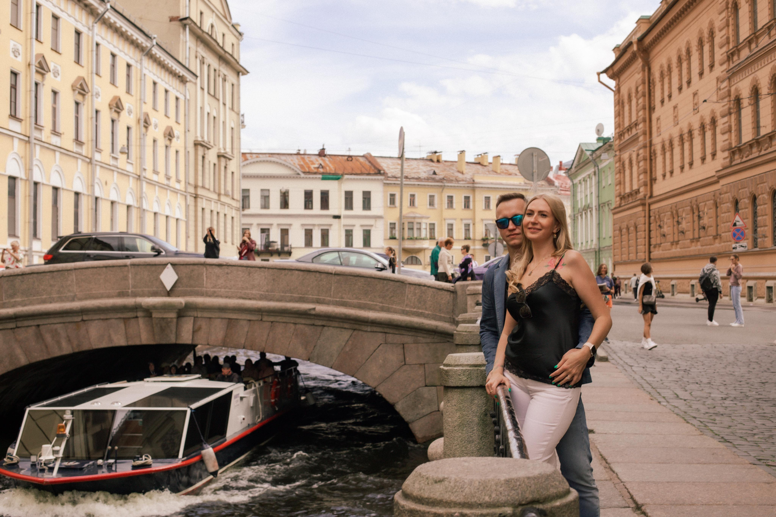 Марина и Сергей прогулка по достопримечательностям СПб. Фотограф и Видеограф в Санкт-Петербурге Алиса Шандрик