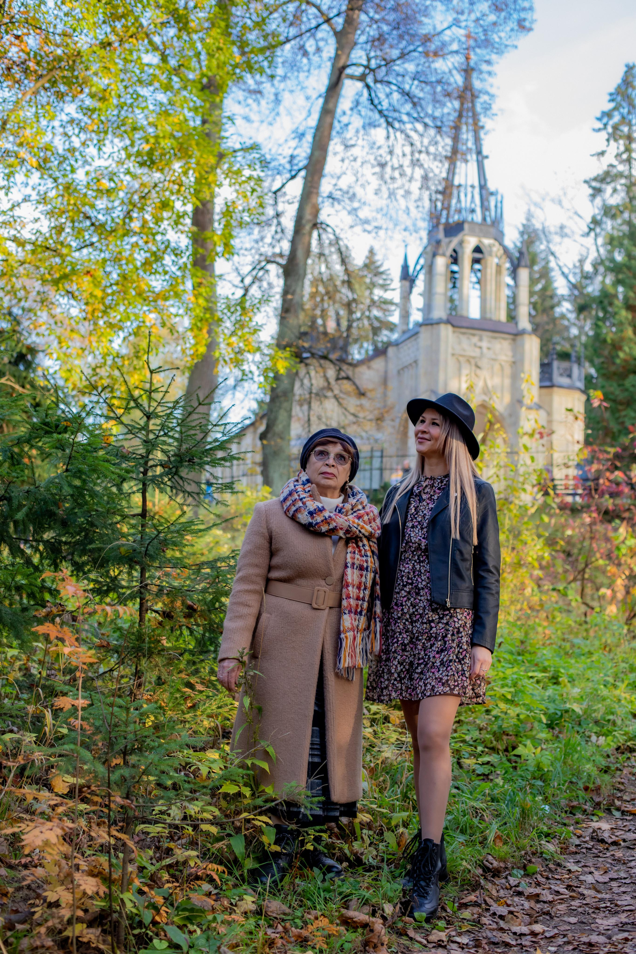 Аня с мамой Шуваловский парк. Фотограф и Видеограф в Санкт-Петербурге Алиса Шандрик