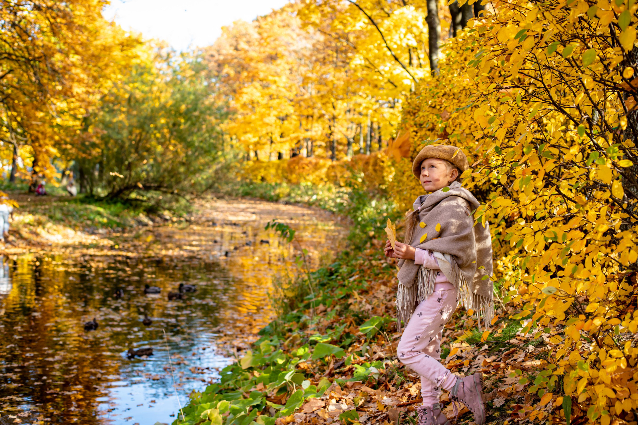 Осень. Парк победы Аня с Лерой. Фотограф и Видеограф в Санкт-Петербурге Алиса Шандрик