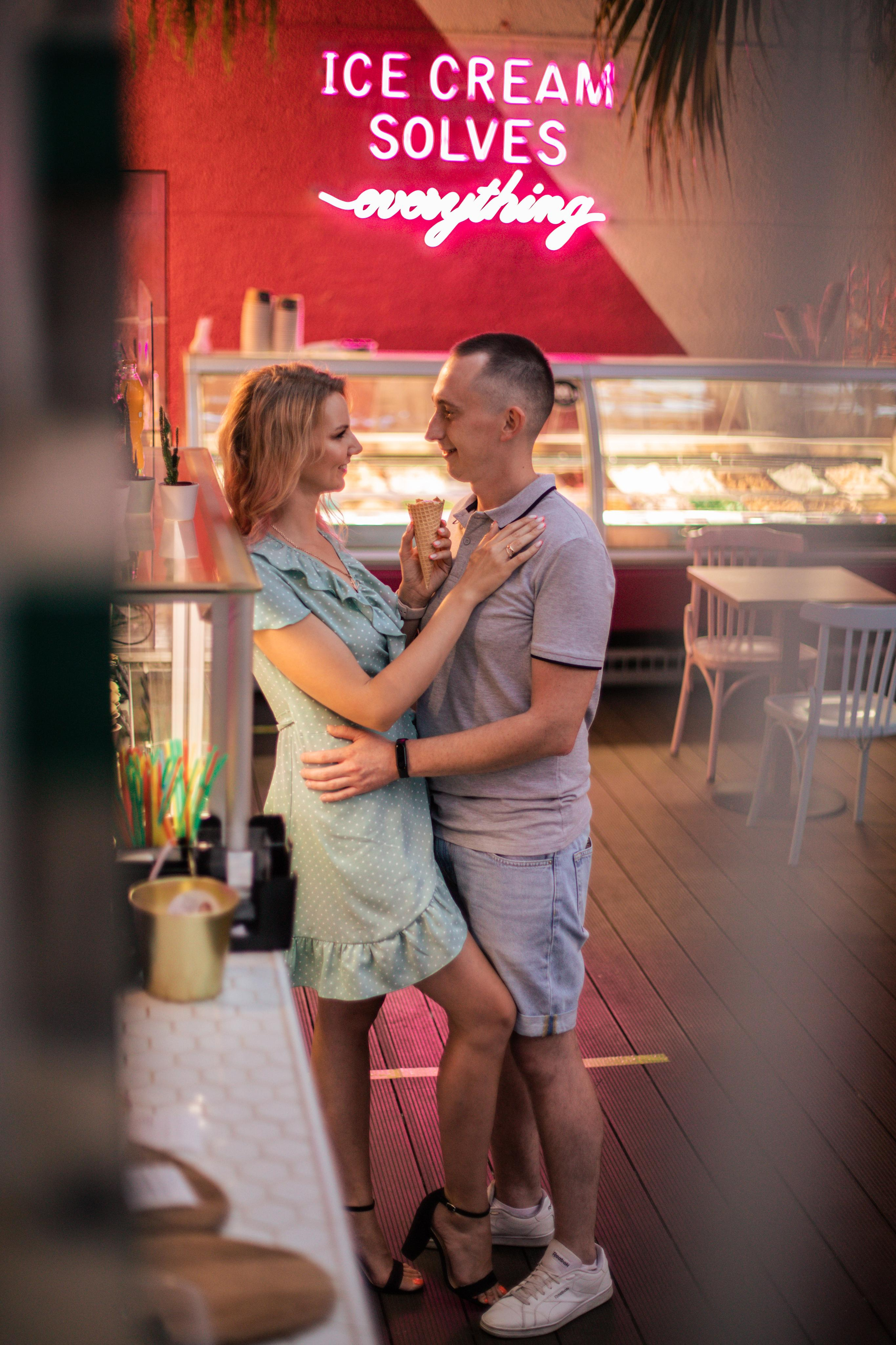 Катя с супругом Петроградка + Шоколад бар. Фотограф и Видеограф в Санкт-Петербурге Алиса Шандрик