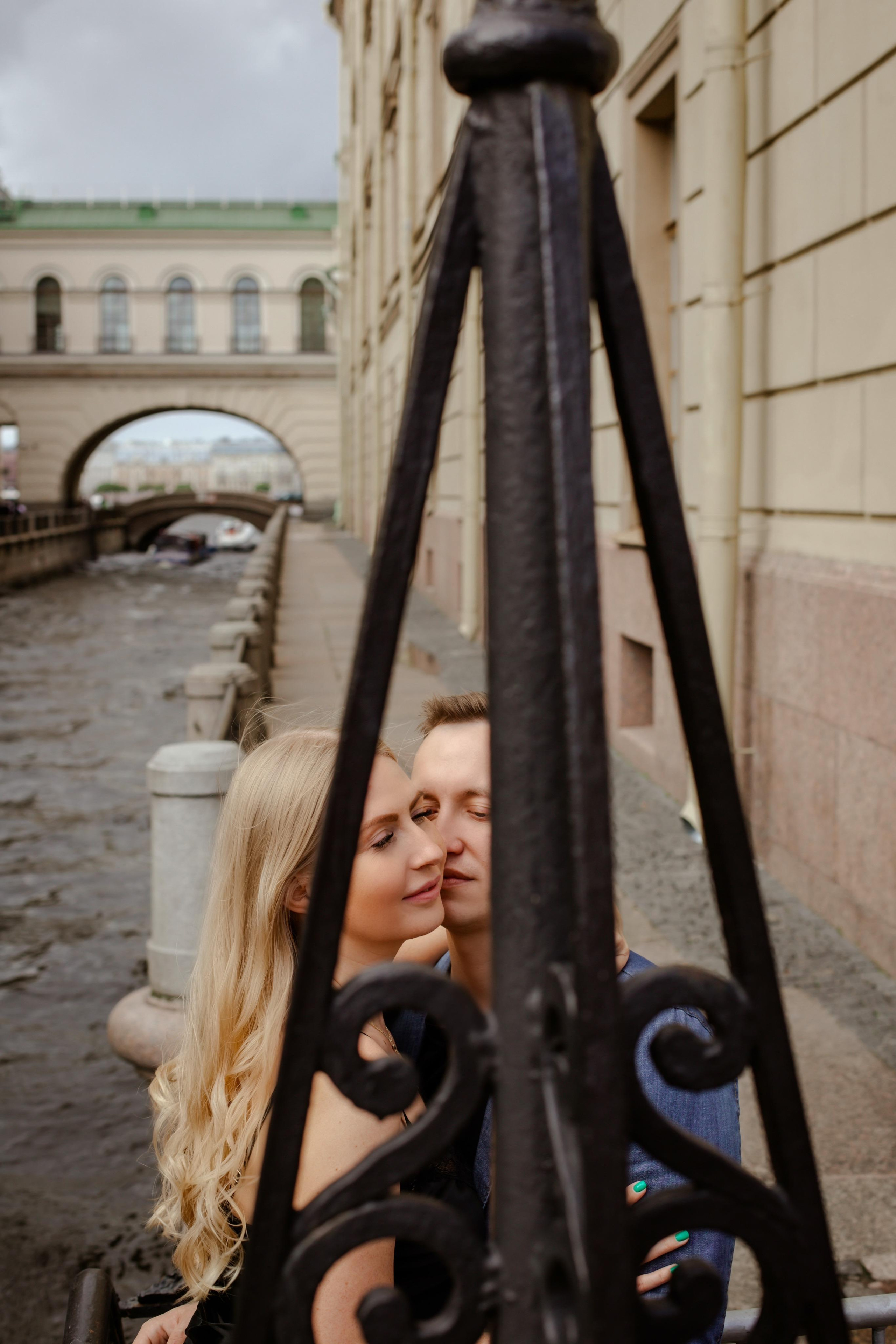 Марина и Сергей прогулка по достопримечательностям СПб. Фотограф и Видеограф в Санкт-Петербурге Алиса Шандрик