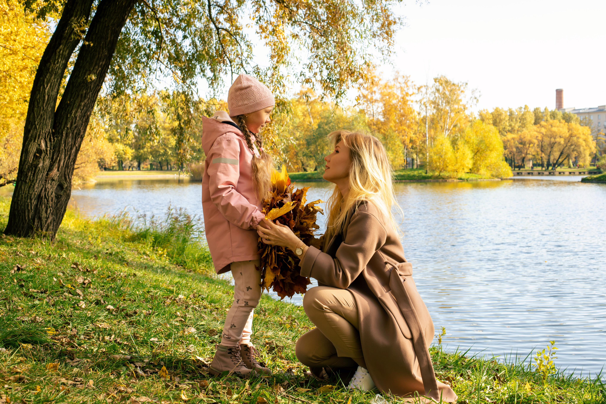 Осень. Парк победы Аня с Лерой. Фотограф и Видеограф в Санкт-Петербурге Алиса Шандрик