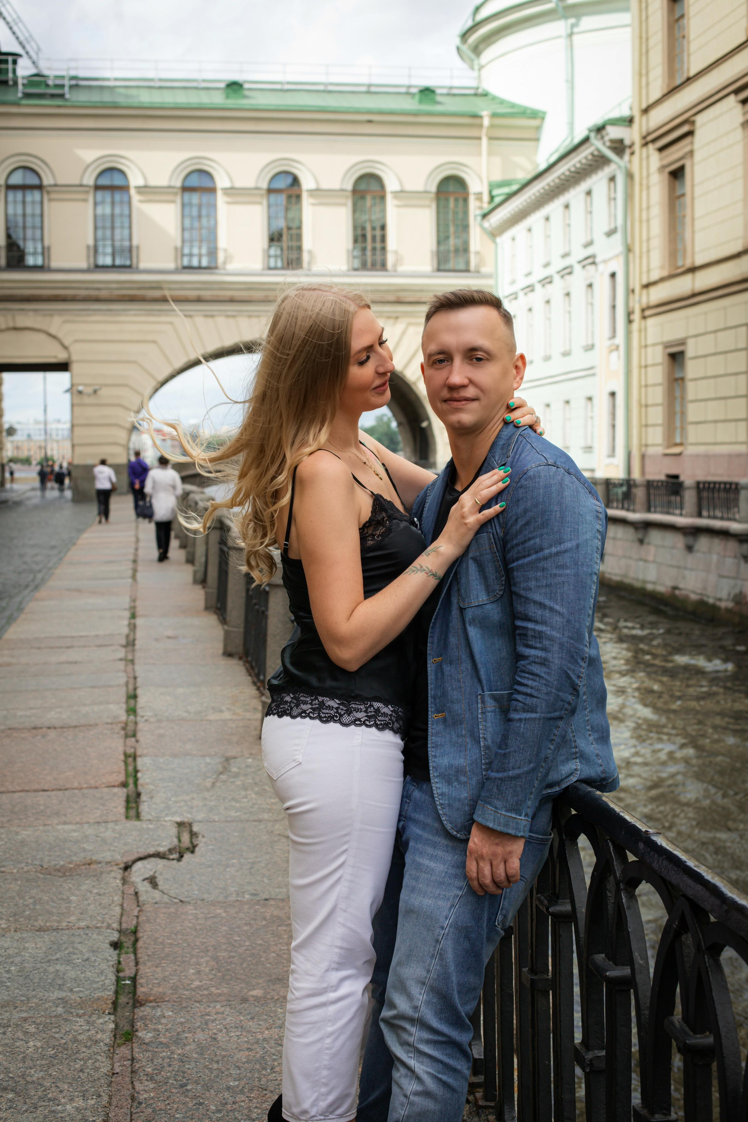 Марина и Сергей прогулка по достопримечательностям СПб. Фотограф и Видеограф в Санкт-Петербурге Алиса Шандрик