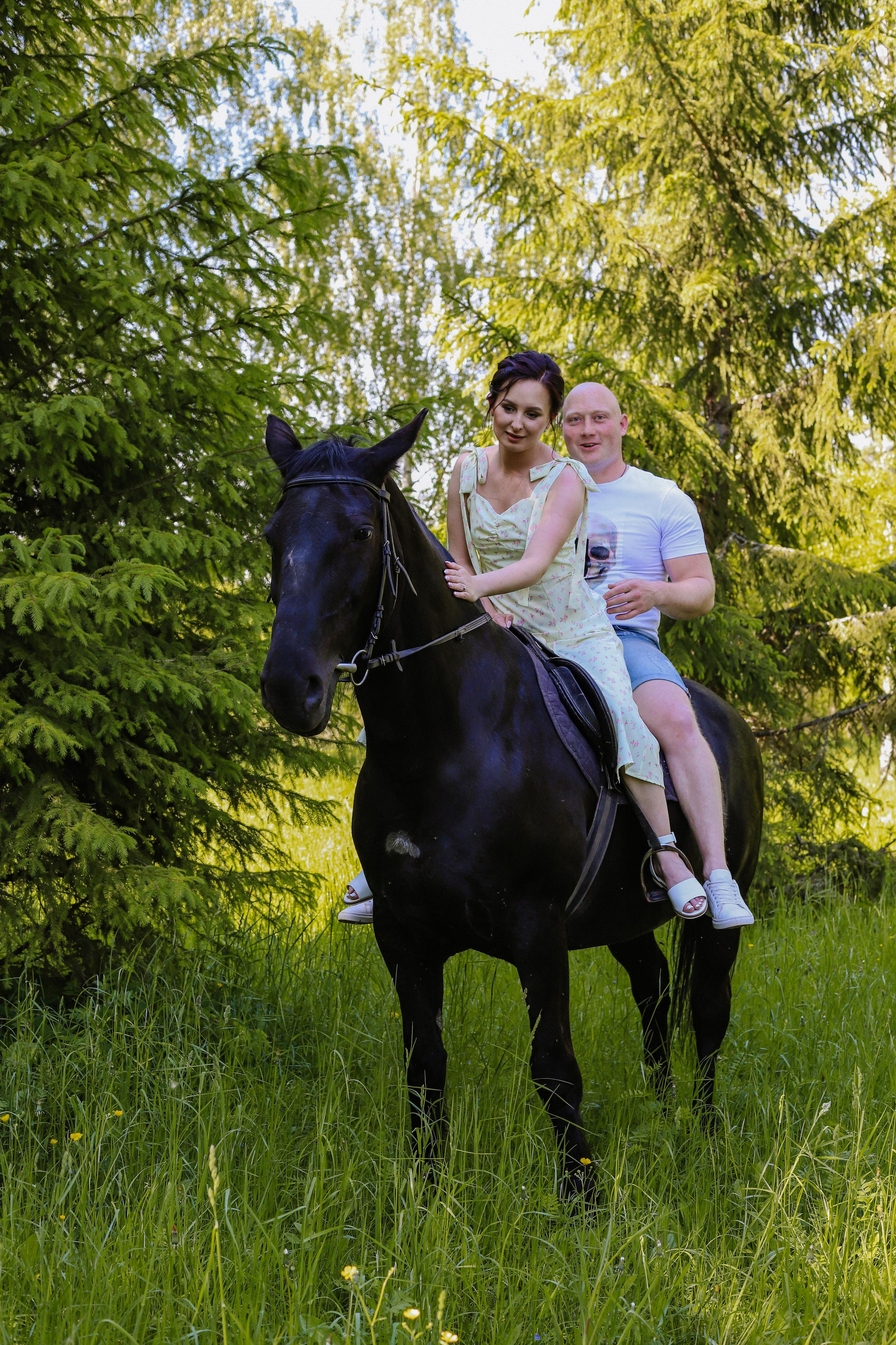 Старая Ладога с лошадью Катя и Сергей. Фотограф и Видеограф в Санкт-Петербурге Алиса Шандрик