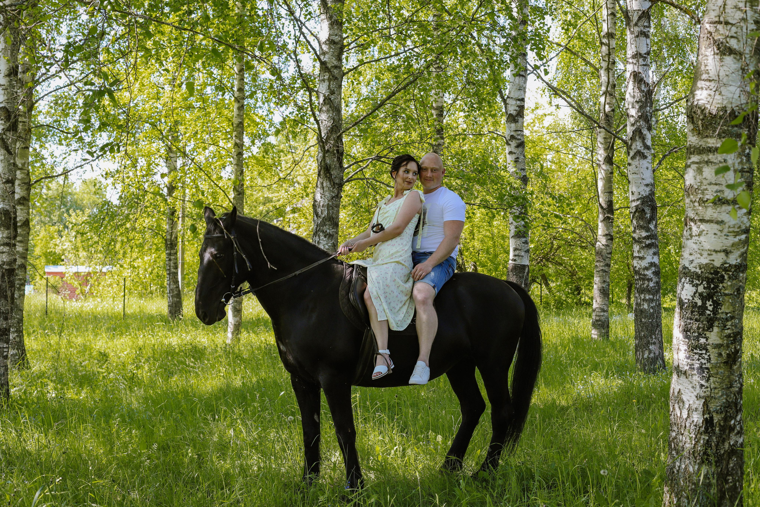 Старая Ладога с лошадью Катя и Сергей. Фотограф и Видеограф в Санкт-Петербурге Алиса Шандрик