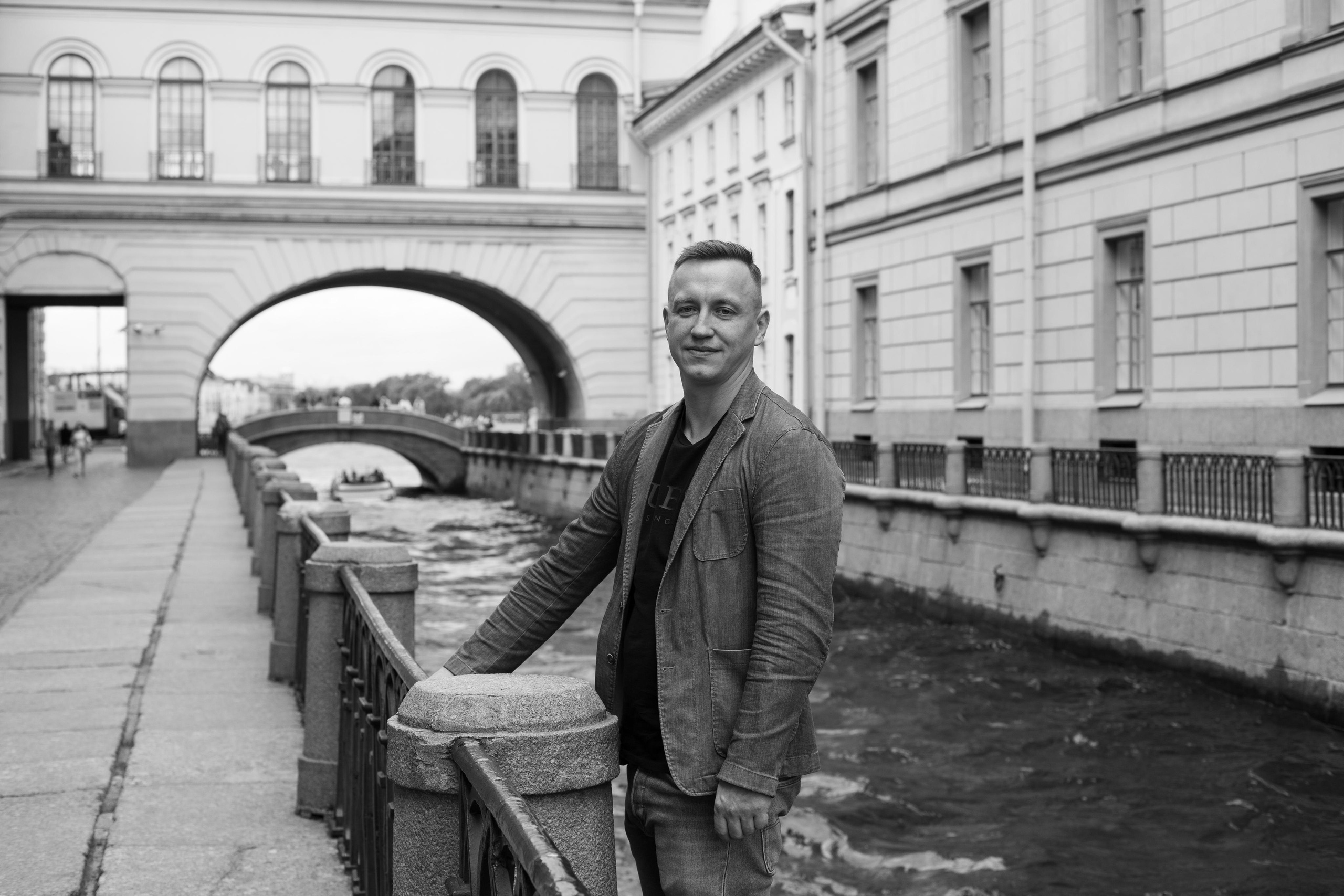 Марина и Сергей прогулка по достопримечательностям СПб. Фотограф и Видеограф в Санкт-Петербурге Алиса Шандрик