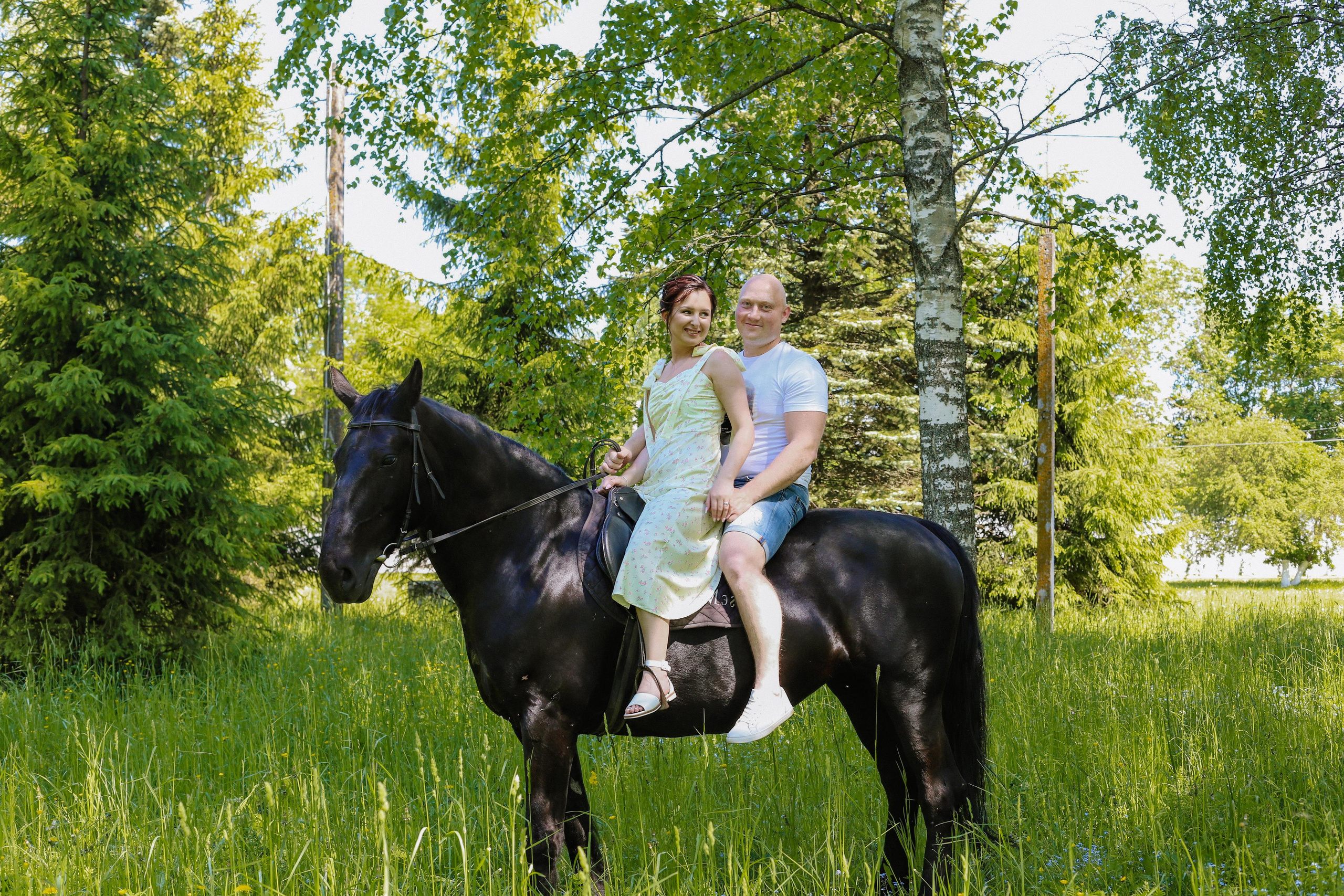 Старая Ладога с лошадью Катя и Сергей. Фотограф и Видеограф в Санкт-Петербурге Алиса Шандрик