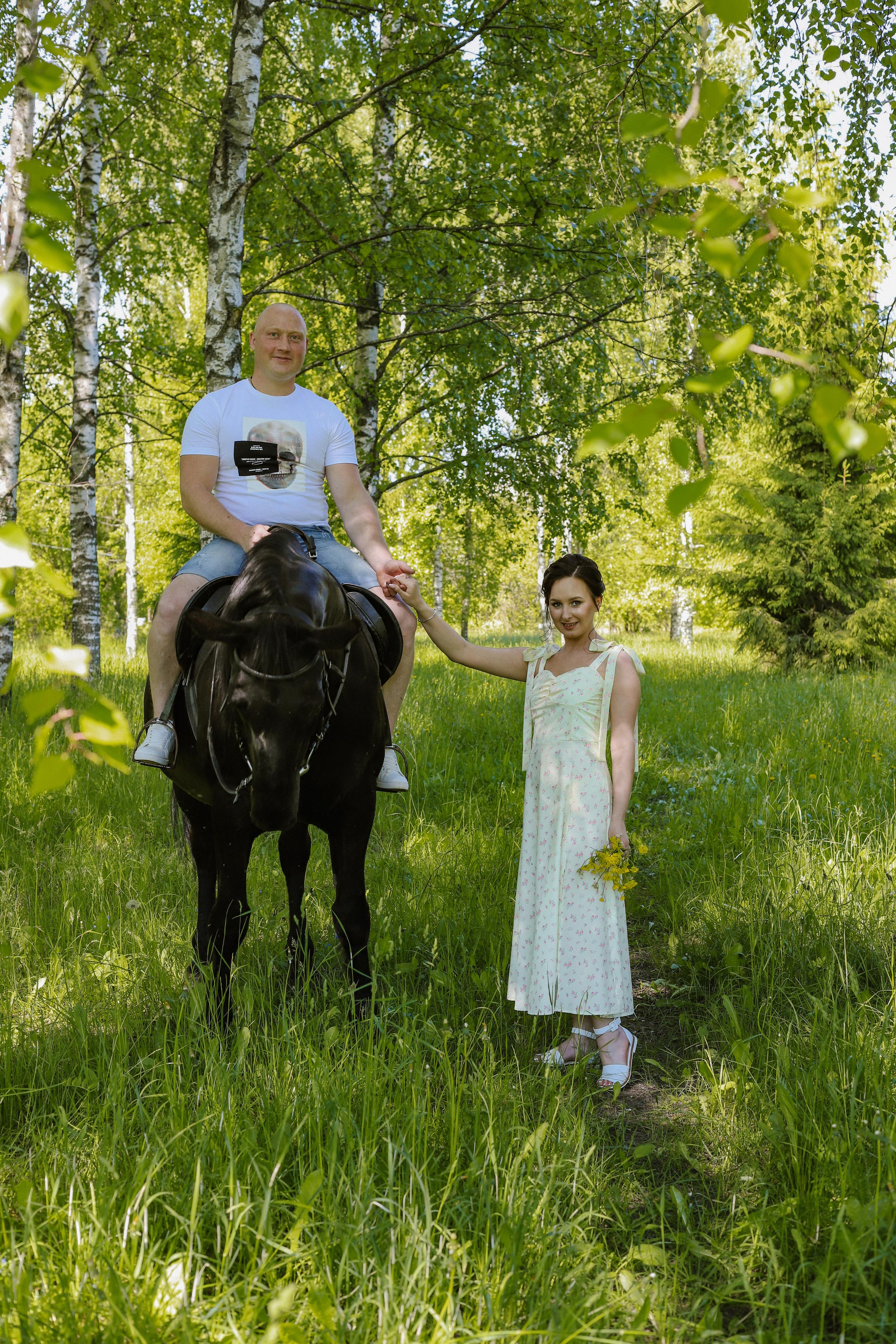 Старая Ладога с лошадью Катя и Сергей. Фотограф и Видеограф в Санкт-Петербурге Алиса Шандрик