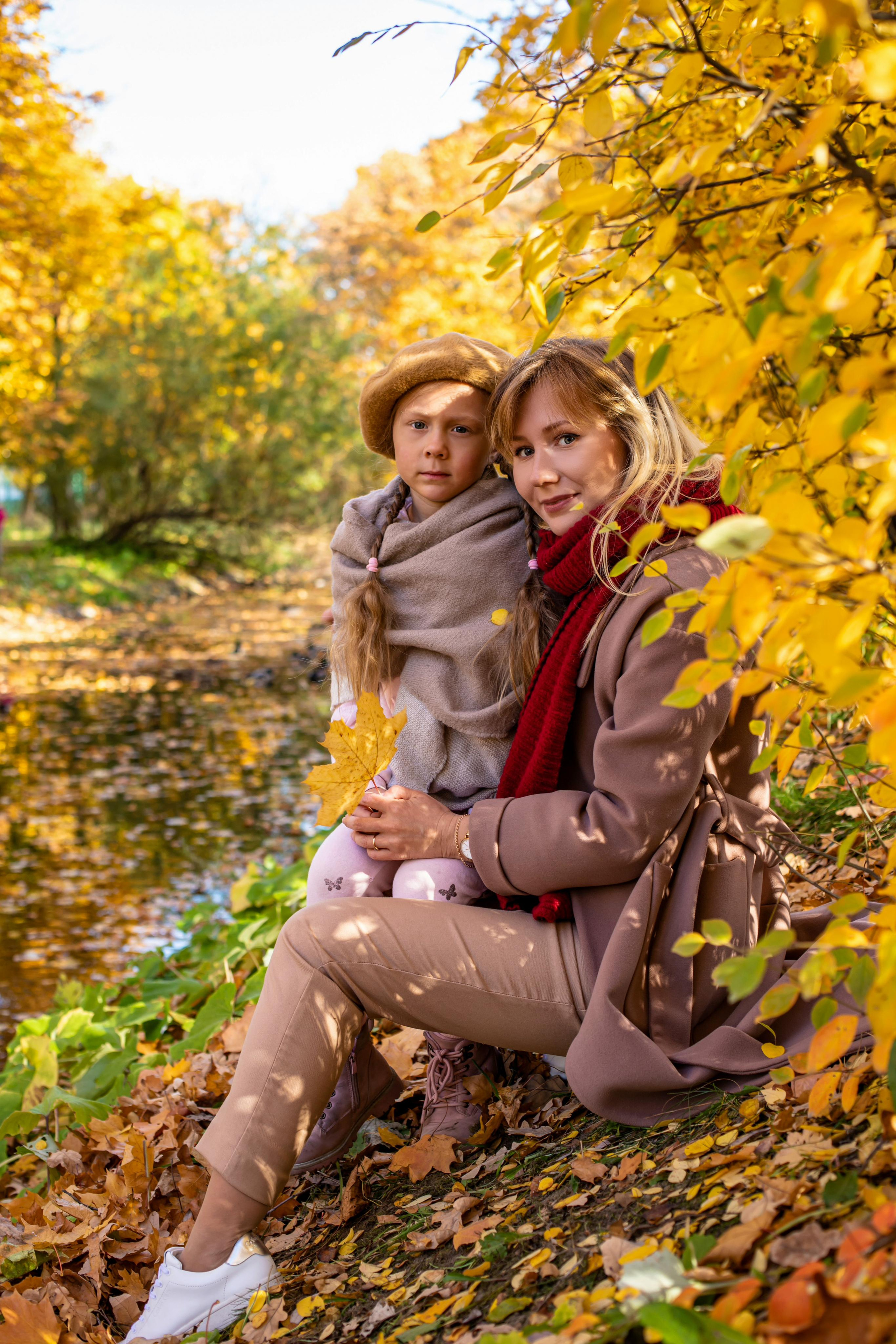Осень. Парк победы Аня с Лерой. Фотограф и Видеограф в Санкт-Петербурге Алиса Шандрик