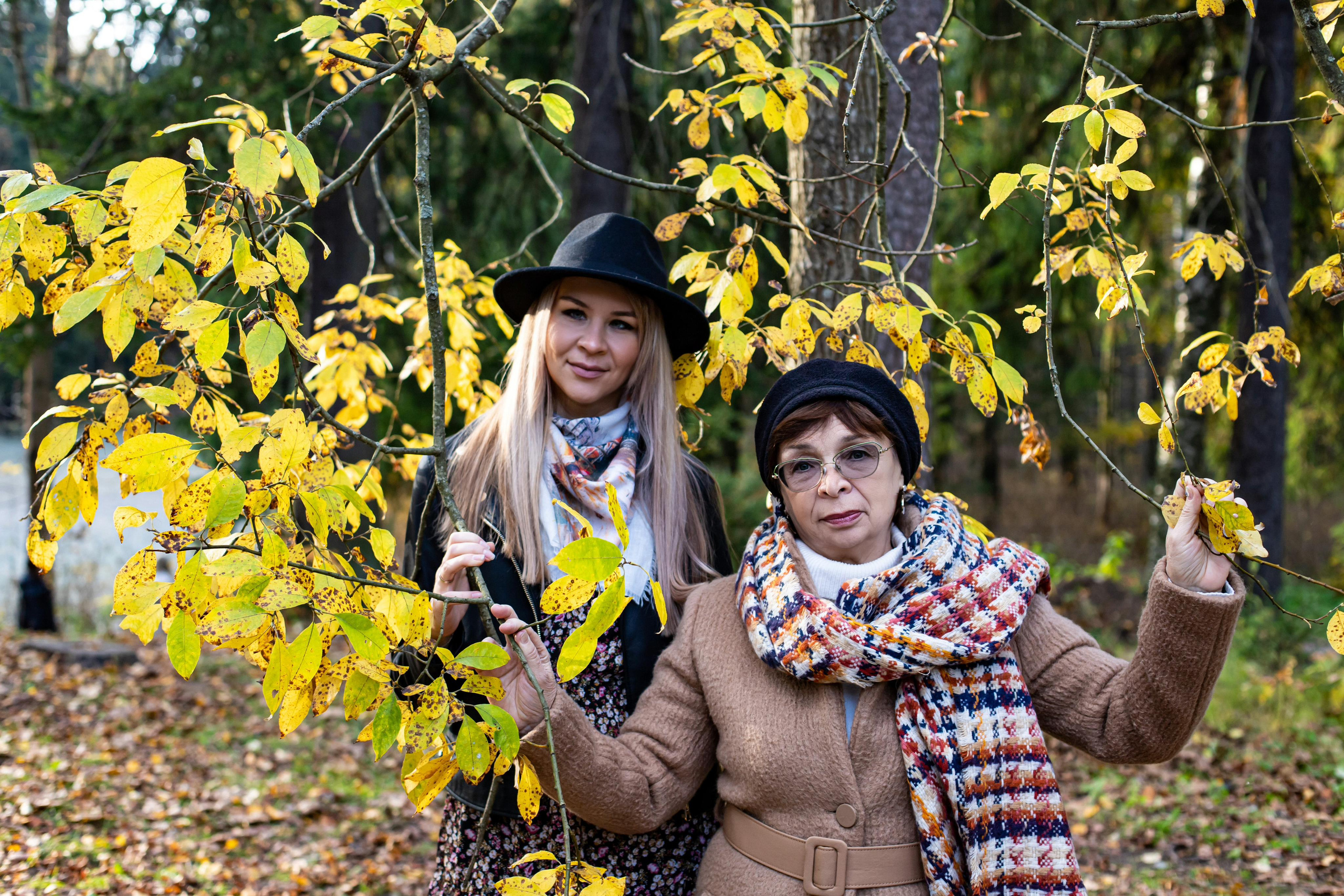 Аня с мамой Шуваловский парк. Фотограф и Видеограф в Санкт-Петербурге Алиса Шандрик