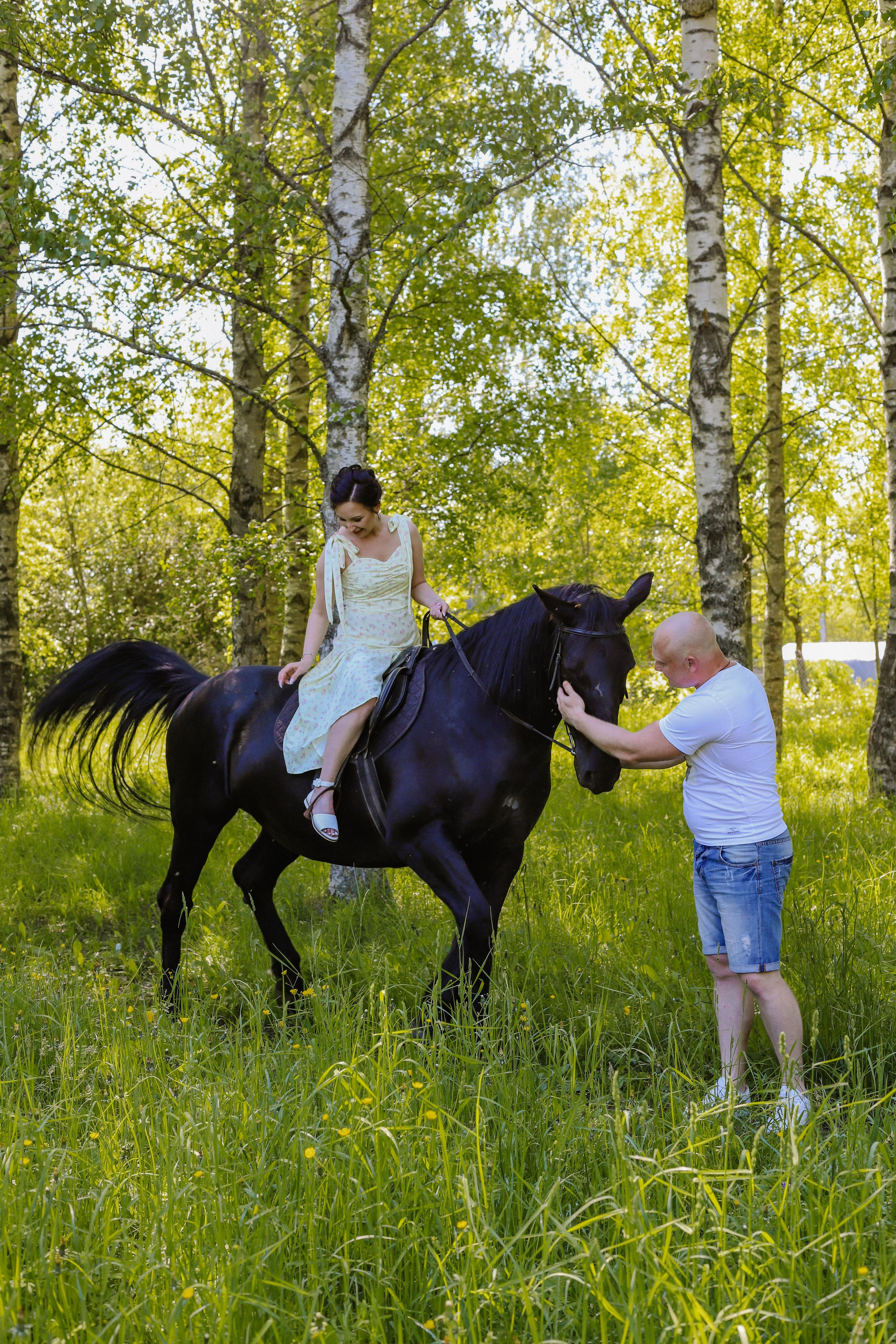 Старая Ладога с лошадью Катя и Сергей. Фотограф и Видеограф в Санкт-Петербурге Алиса Шандрик