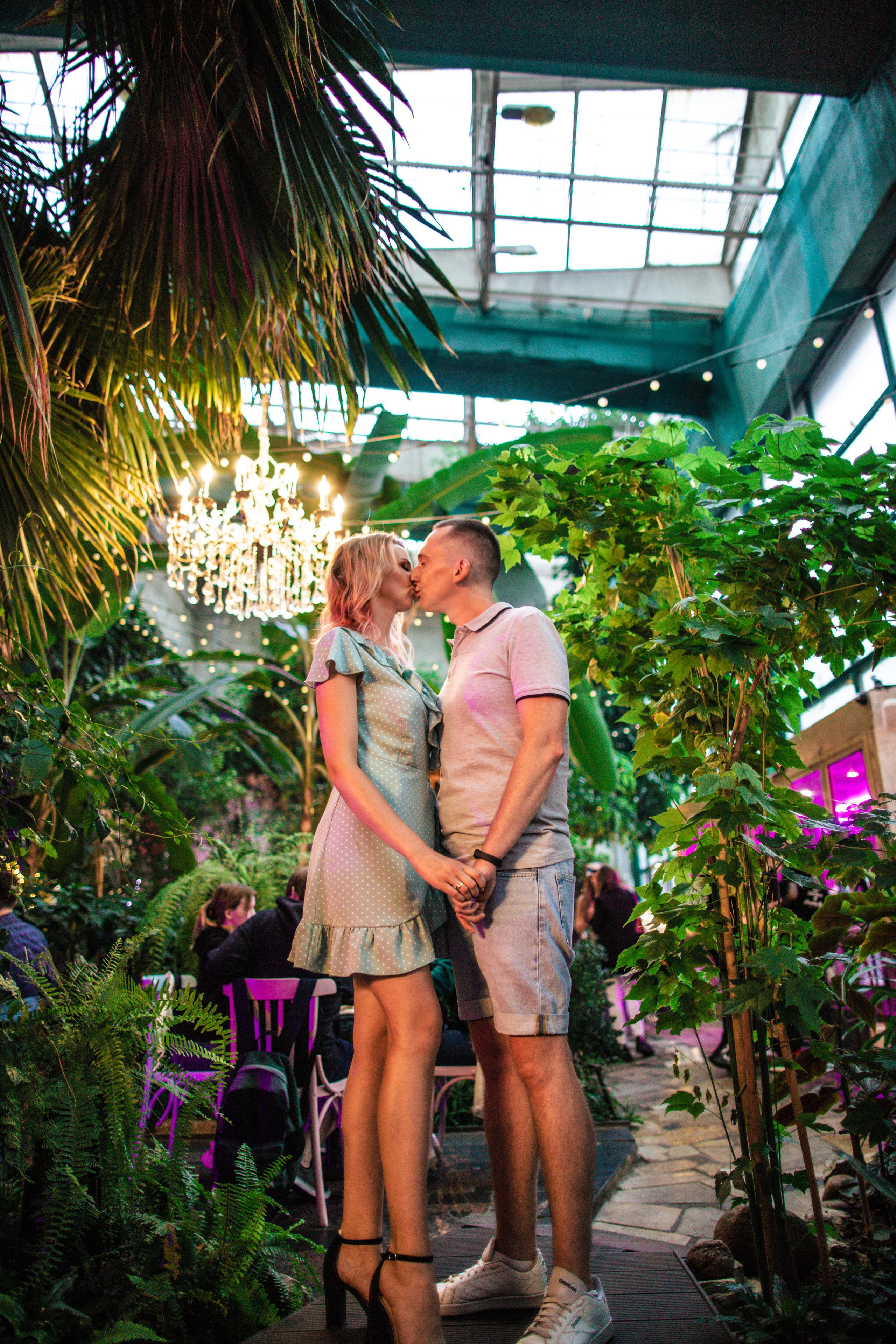 Катя с супругом Петроградка + Шоколад бар. Фотограф и Видеограф в Санкт-Петербурге Алиса Шандрик