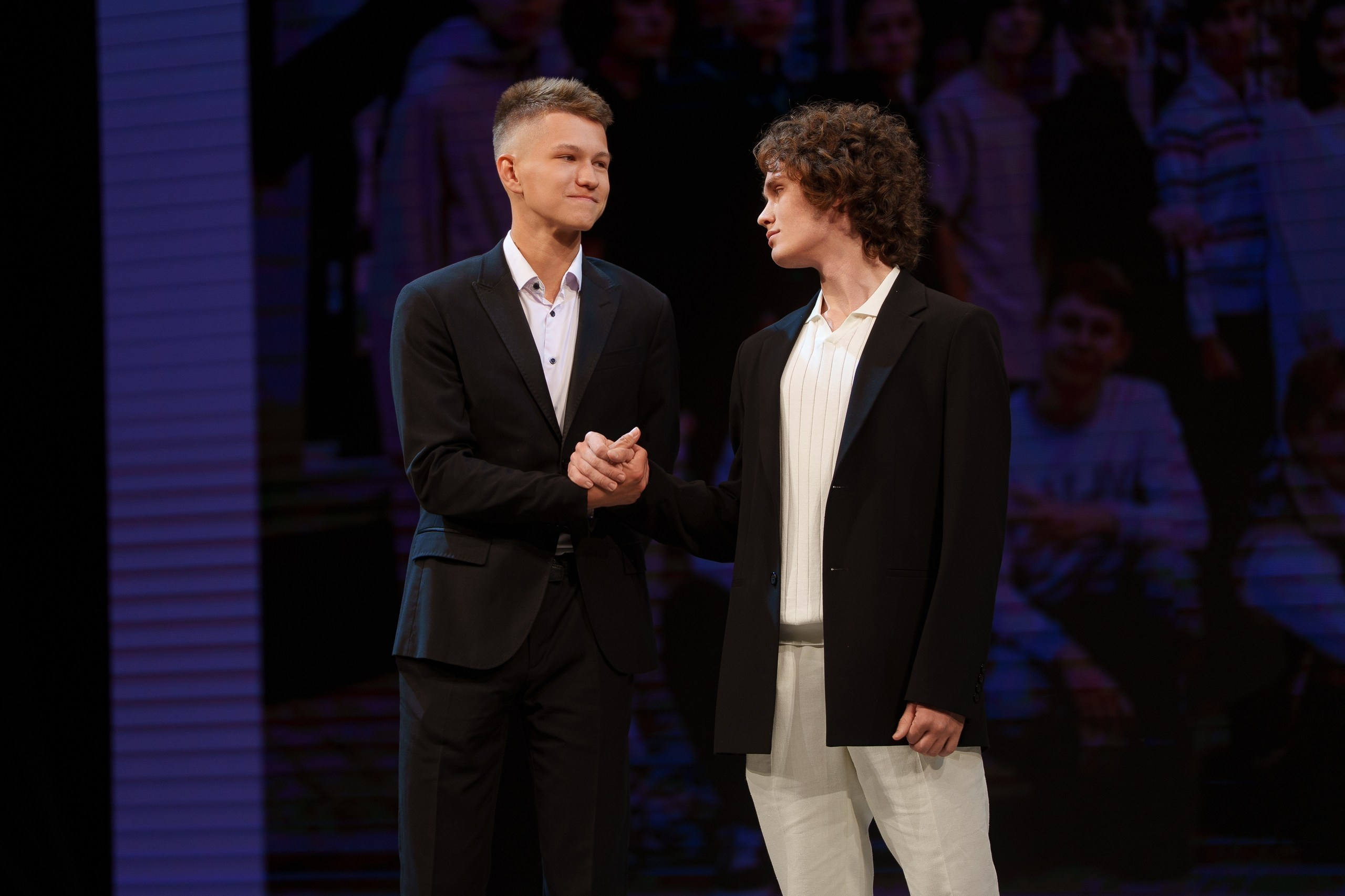 Фотограф на выпускной в Уфе — съёмка в Конгресс-холле для гимназии № 39