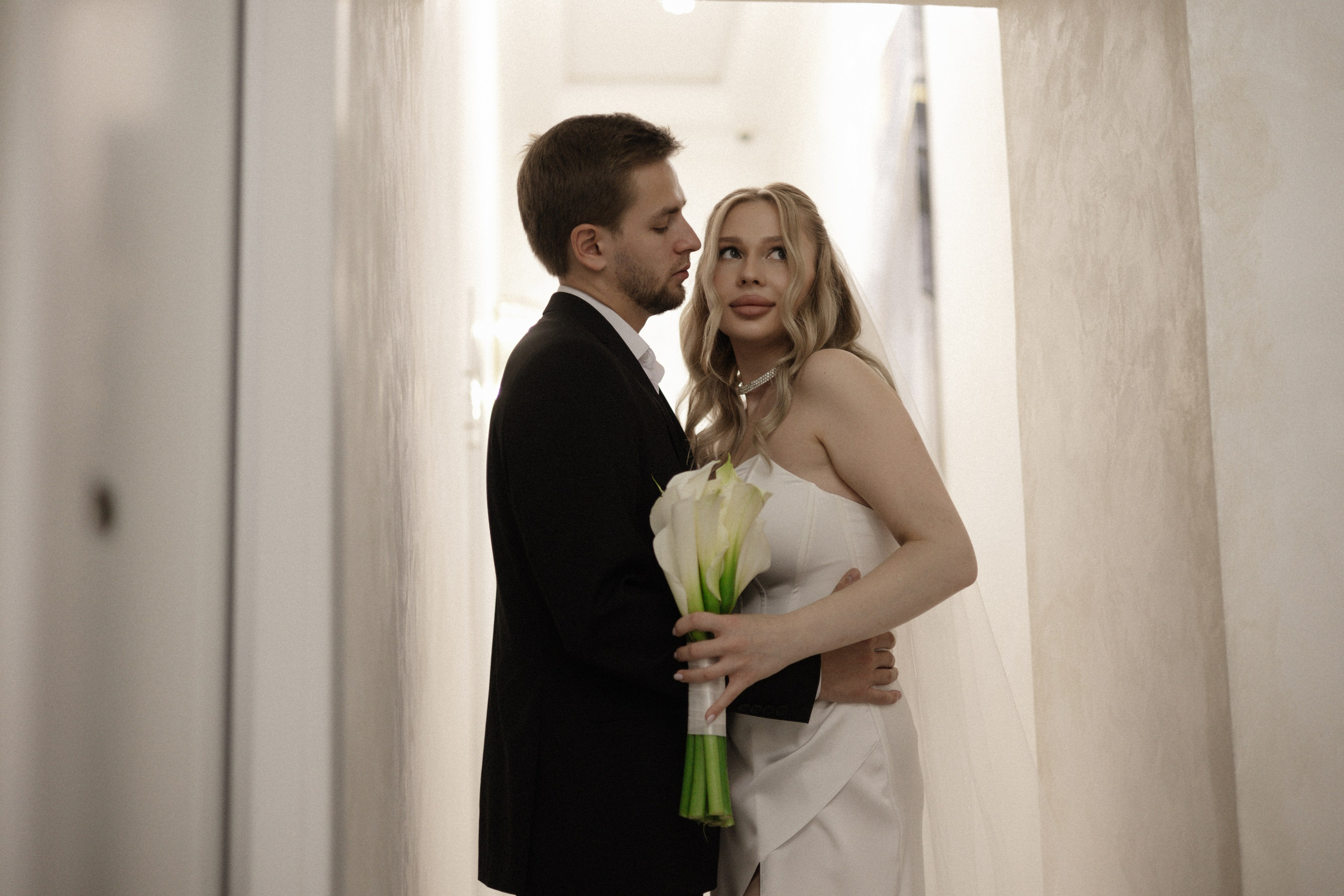 Арина и Дима. Сборы, роспись и прогулка. Свадебный и портретный фотограф в Москве Анастасия Масюк