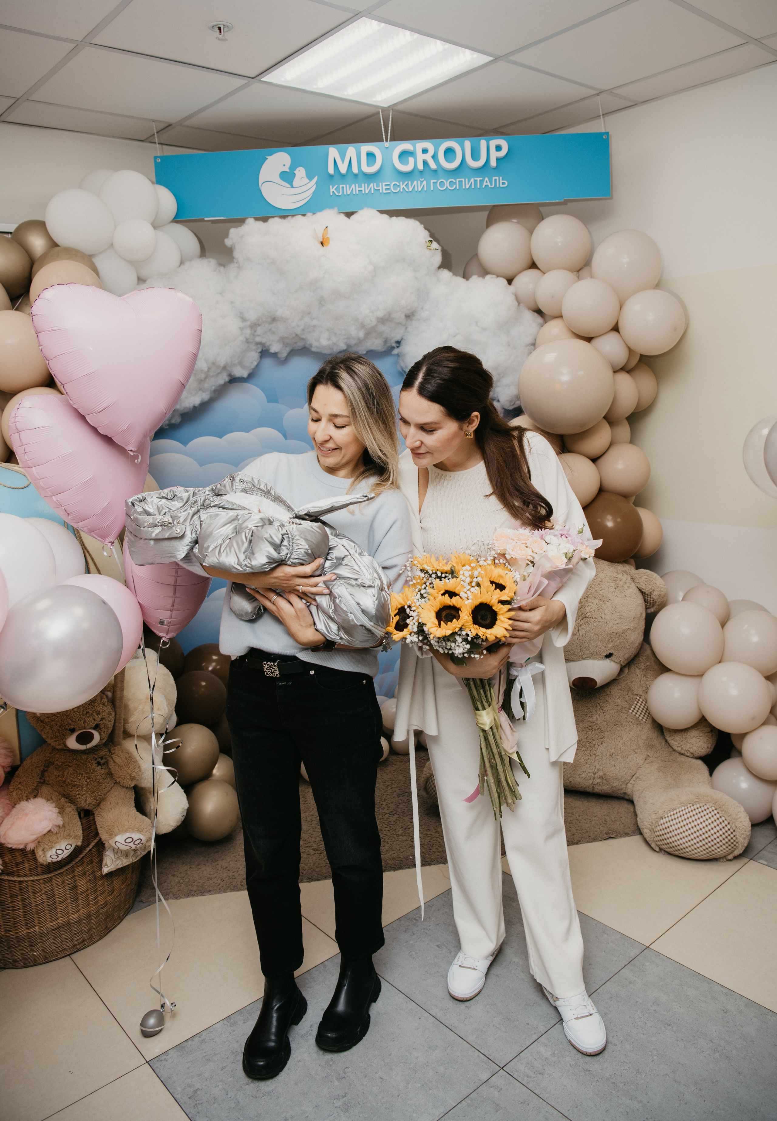 Выписка Сарочки. Мать и дитя на Севастопольском. Фотограф на выписку из роддома в Москве и МО