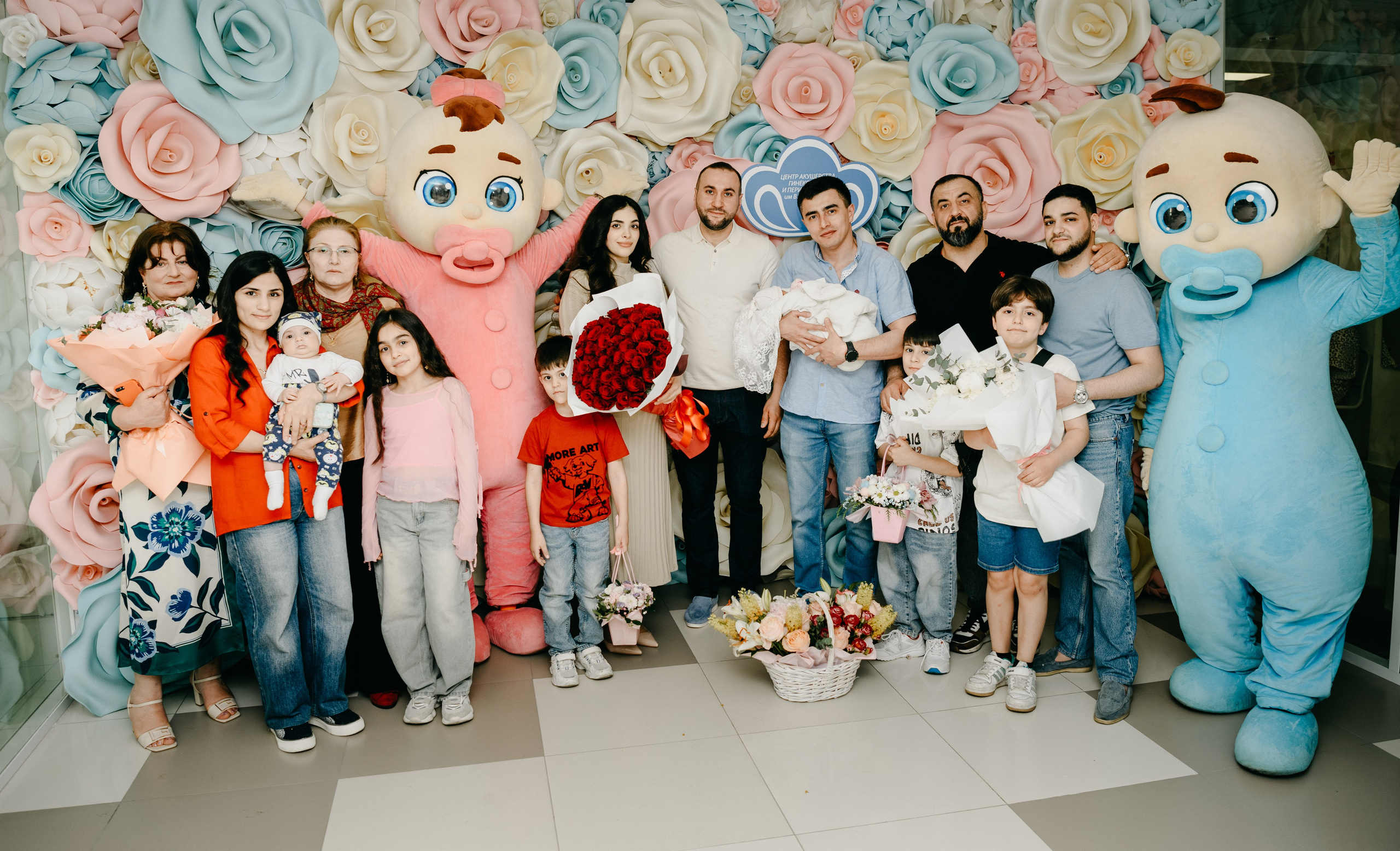 Выписка Амелии в ФГБУ Кулакова. Фотограф на выписку из роддома в Москве и МО