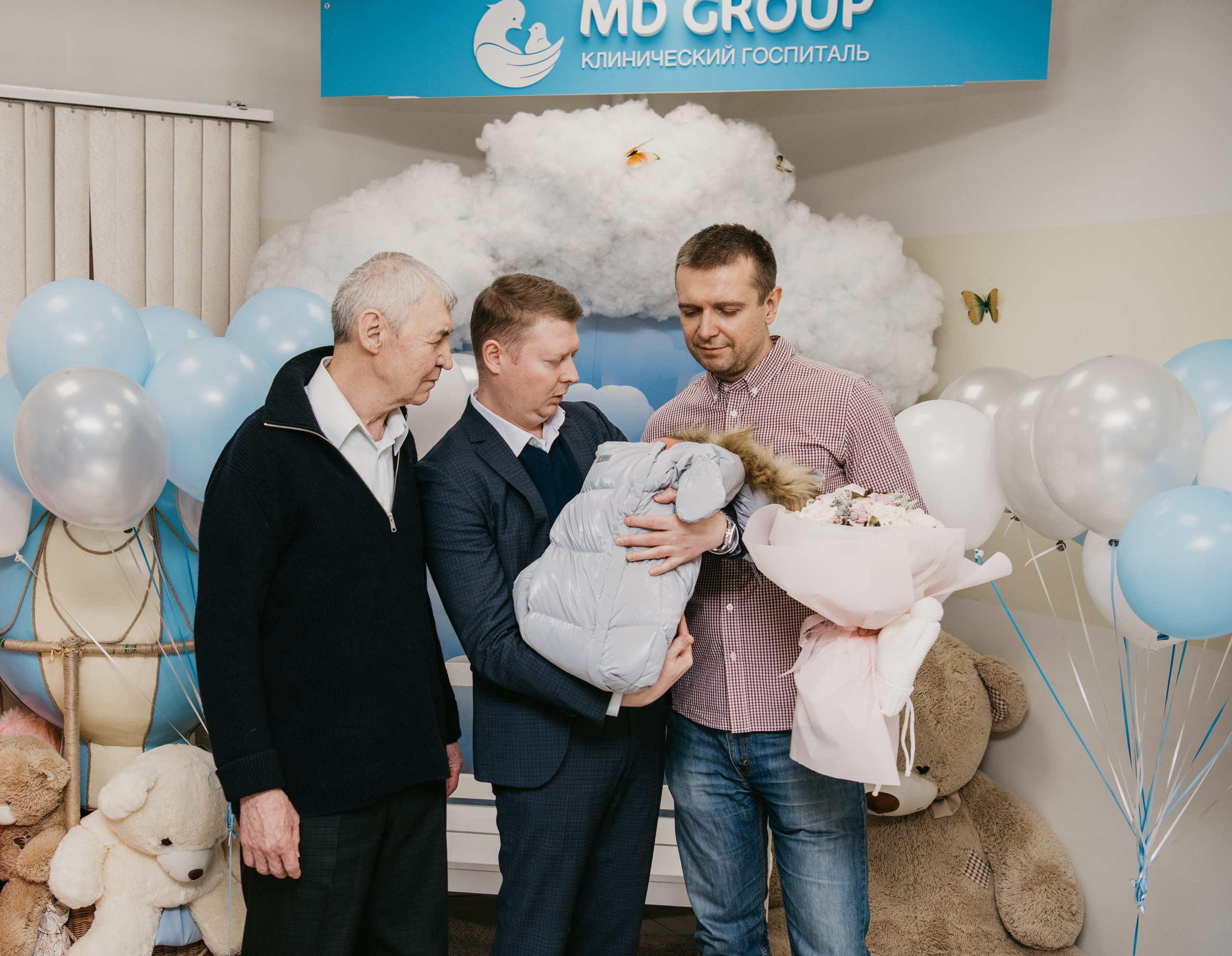 Выписка малыша. Мать и дитя на Севастопольском. Фотограф на выписку из роддома в Москве и МО