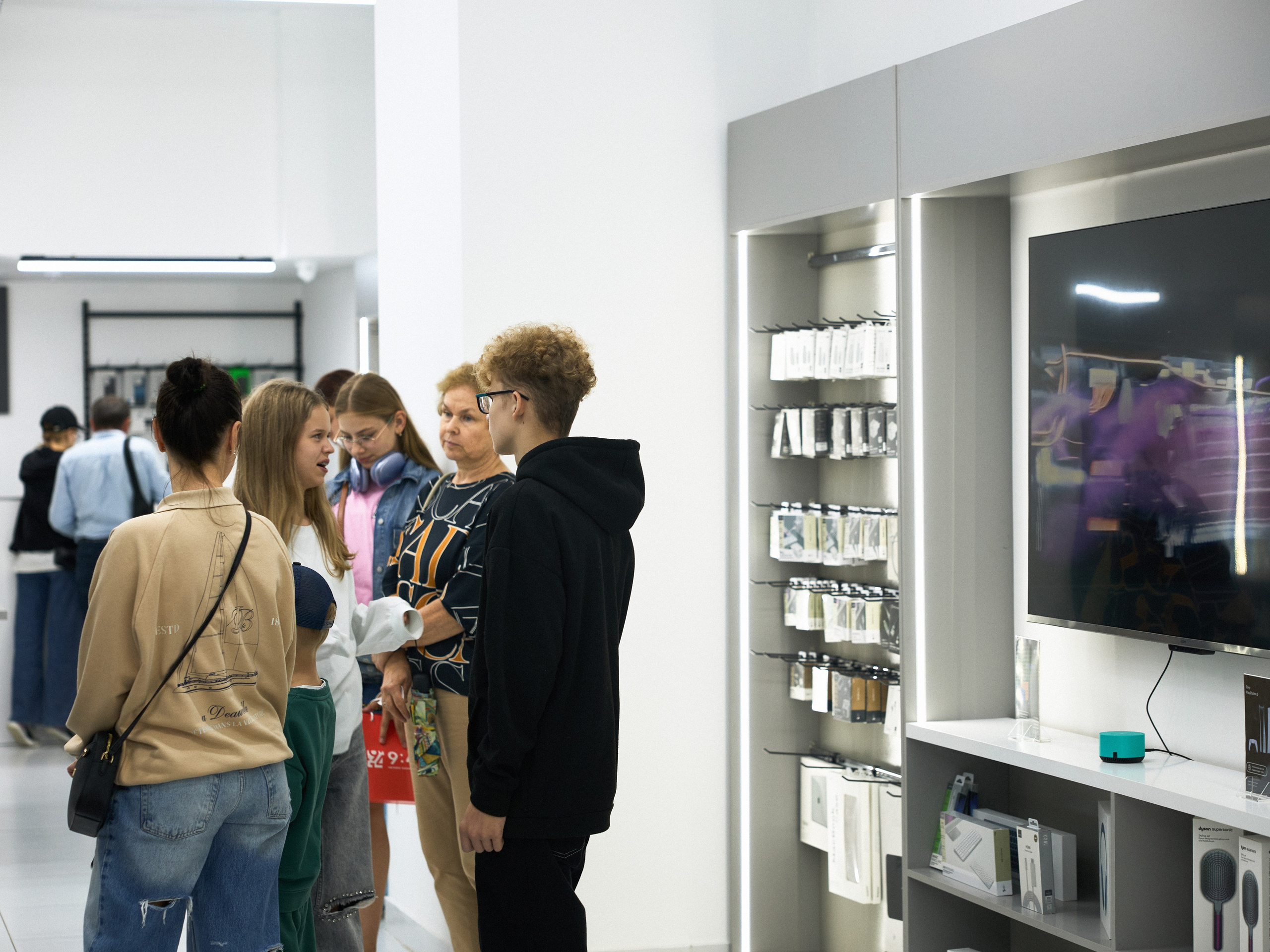 Открытие магазина техники 9:41. Фотограф Света Рыбакова