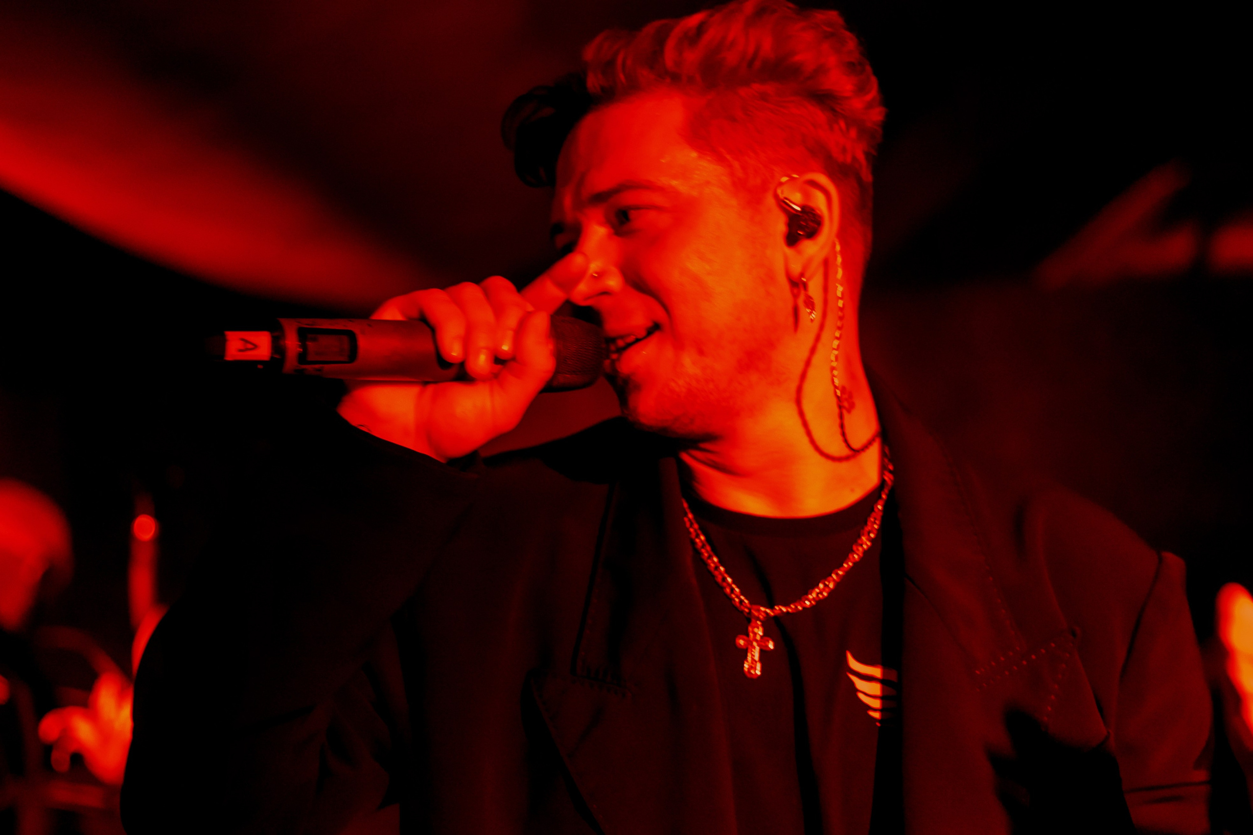 Playingtheangel. Уфа. Маленький зал, красный свет, мощный звук. Фотограф Гильмутдинов Руслан