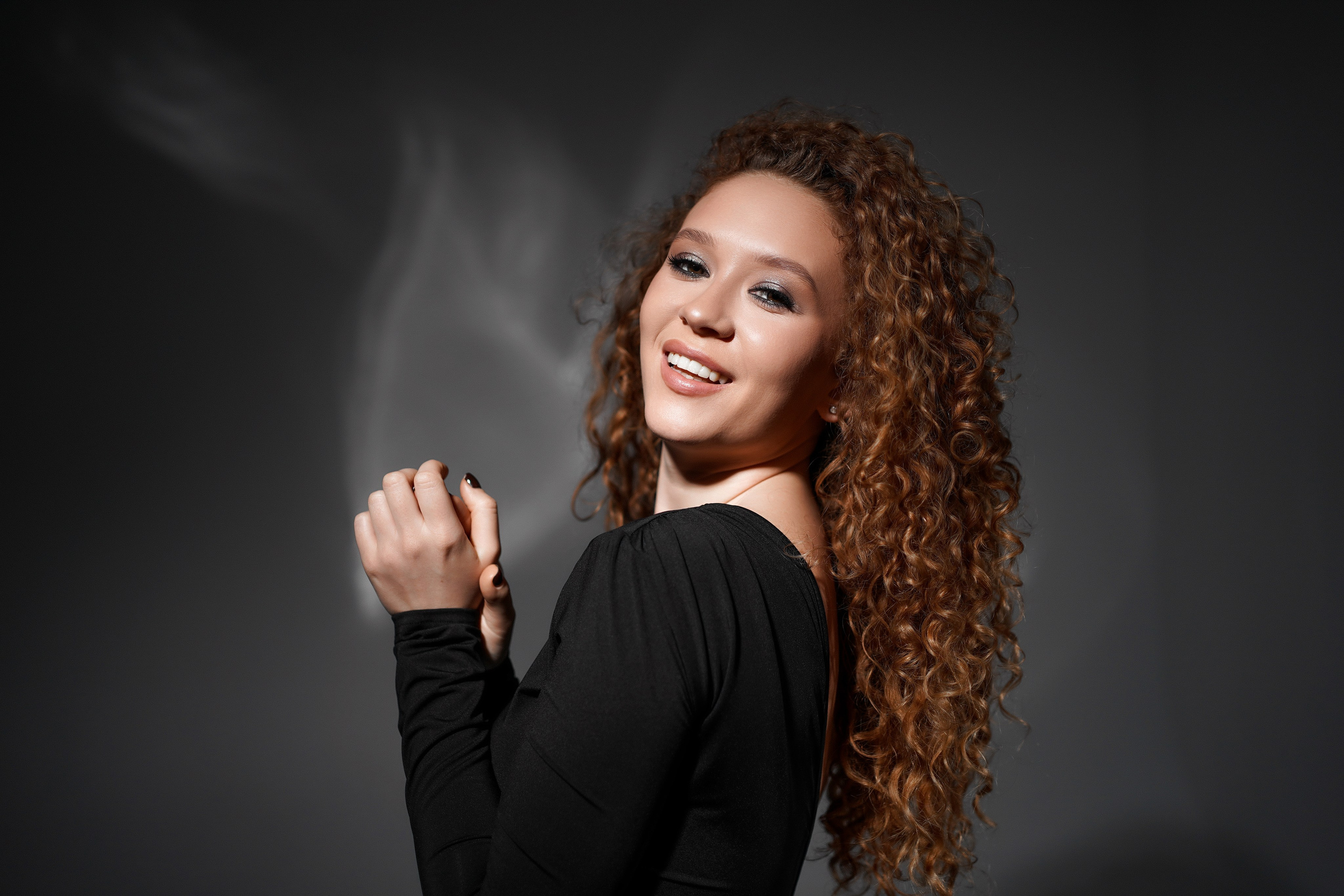 Фотосессия на циклораме с зеркалом. Свадебный фотограф в Ростове-на-Дону. Таинство Крещения и Венчания, семейные фотосессии. Алёна Чёботова