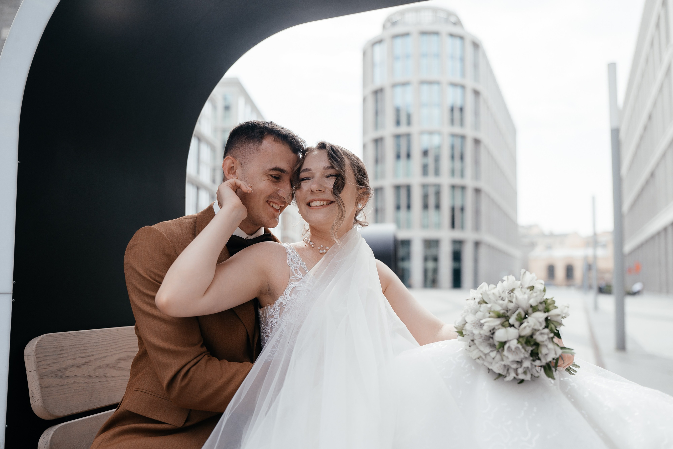Красивые места для свадебной фотосессии летом в Санкт-Петербурге. Свадебный фотограф Александр Невский в Санкт-Петербурге
