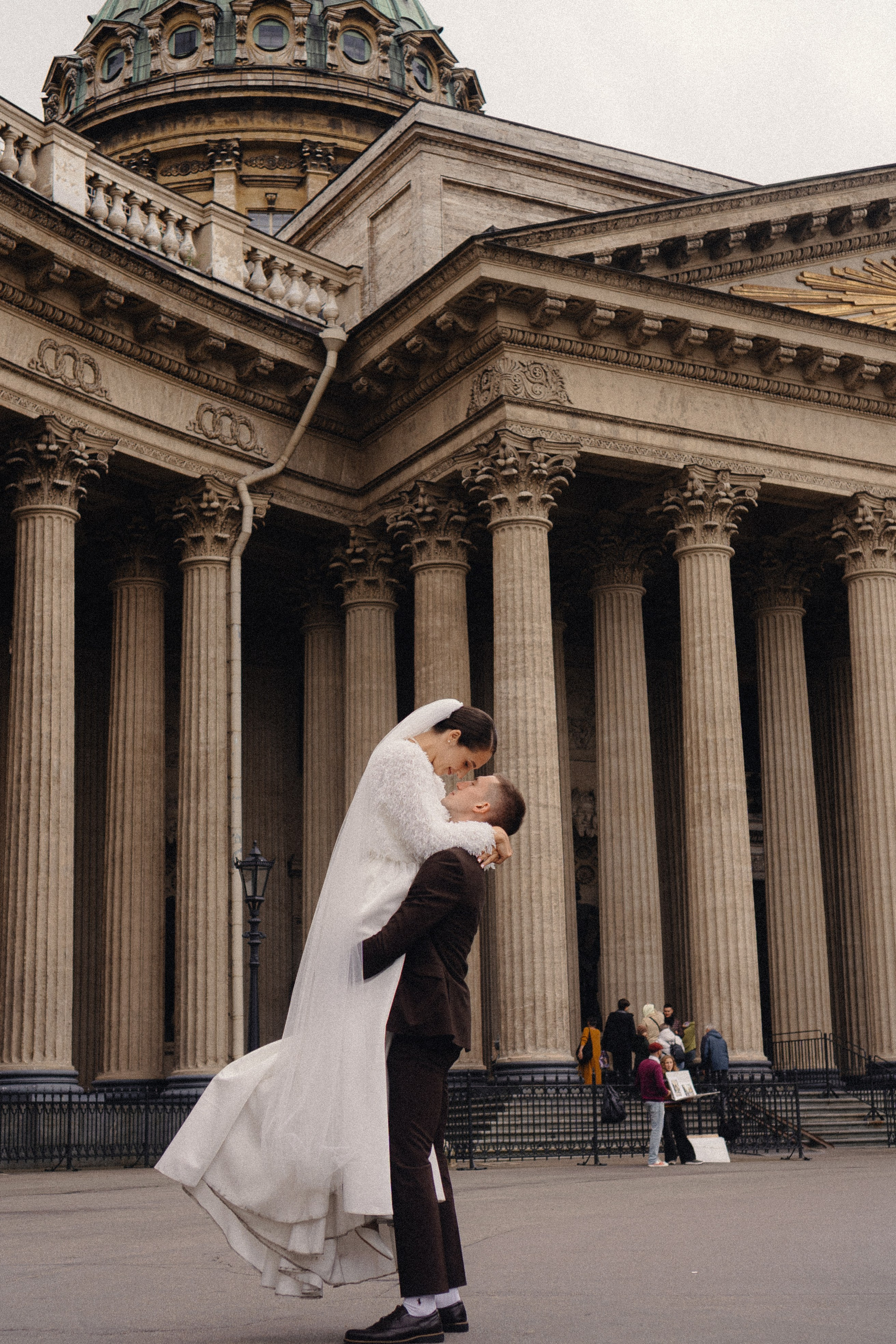 СВАДЕБНАЯ ПРОГУЛКА В САНТК-ПЕТЕРБУРГЕ (ИСАКИЕВСКИЙ СОБОР, ЗИМНЯЯ КАНАВКА, ЭРМИТАЖ И БОЛЬШАЯ МОРСКАЯ УЛИЦА). Профессиональный фотограф, Санкт-Петербург — Виктория Богомолова