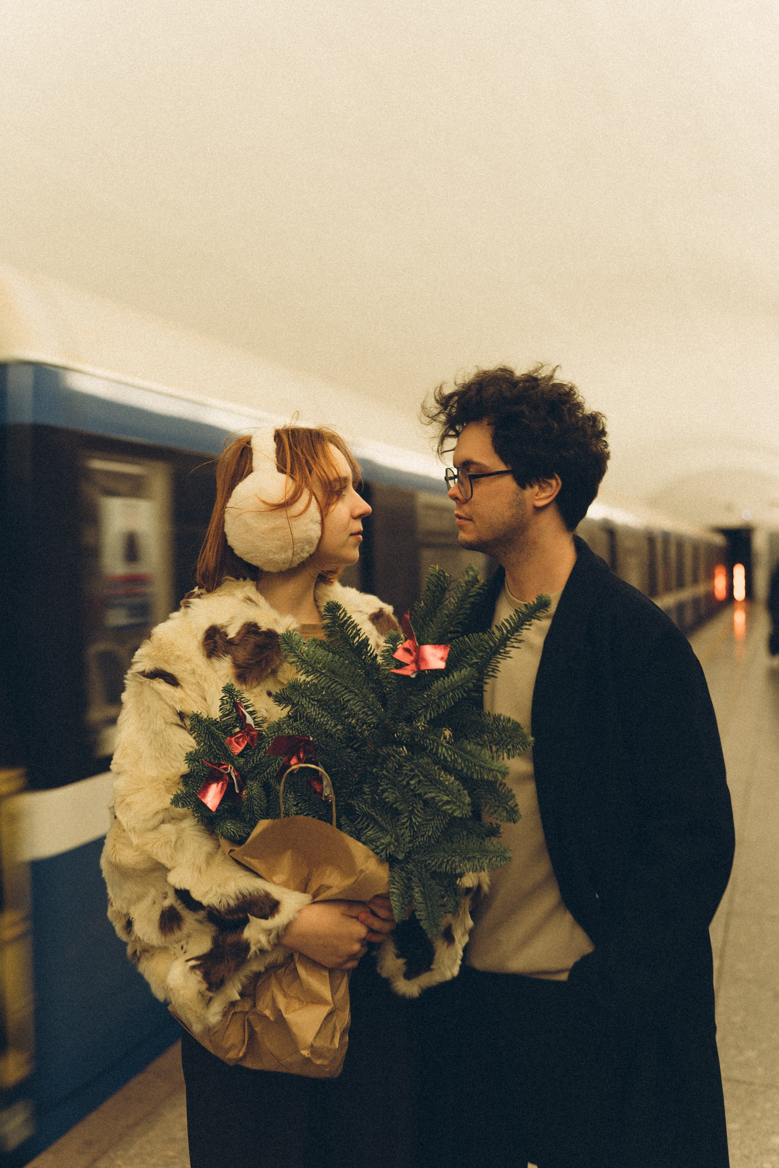 НОВОГОДНЯЯ ФОТОСЕСИИЯ ПАРЫ В МЕТРО ЛЮБОВЬ. Профессиональный фотограф, Санкт-Петербург — Виктория Богомолова