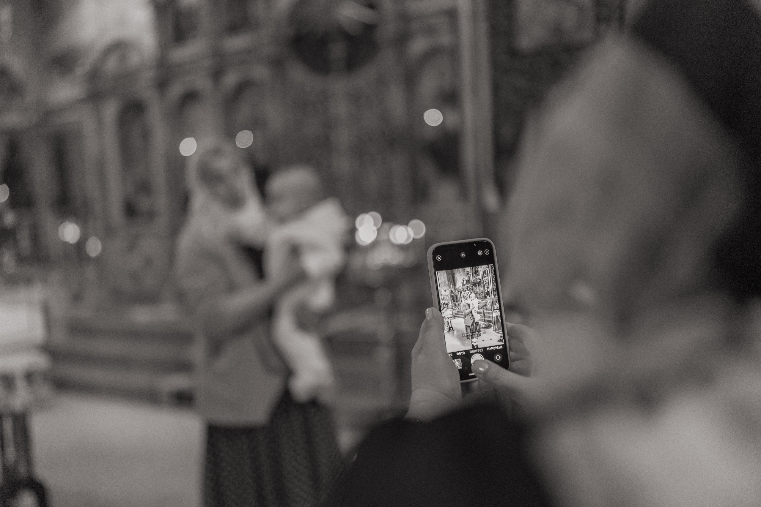 Крещение Миланы в церкви иконы Божией Матери / пасмурная погода. Анастасия Безуглова- свадебный фотограф в Таганроге