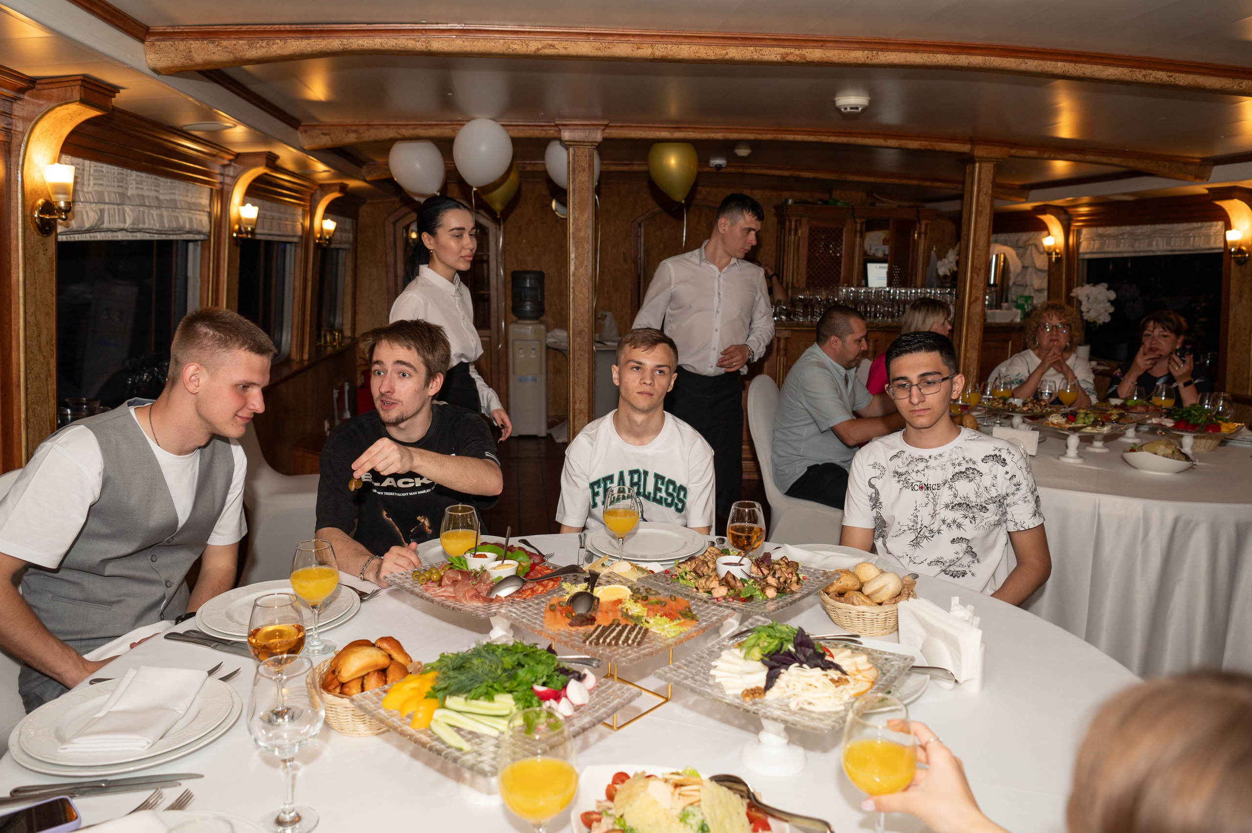 Выпускной вечер 11 класс на теплоходе. Детский и семейный фотограф г. Москва Оксана Катаджи